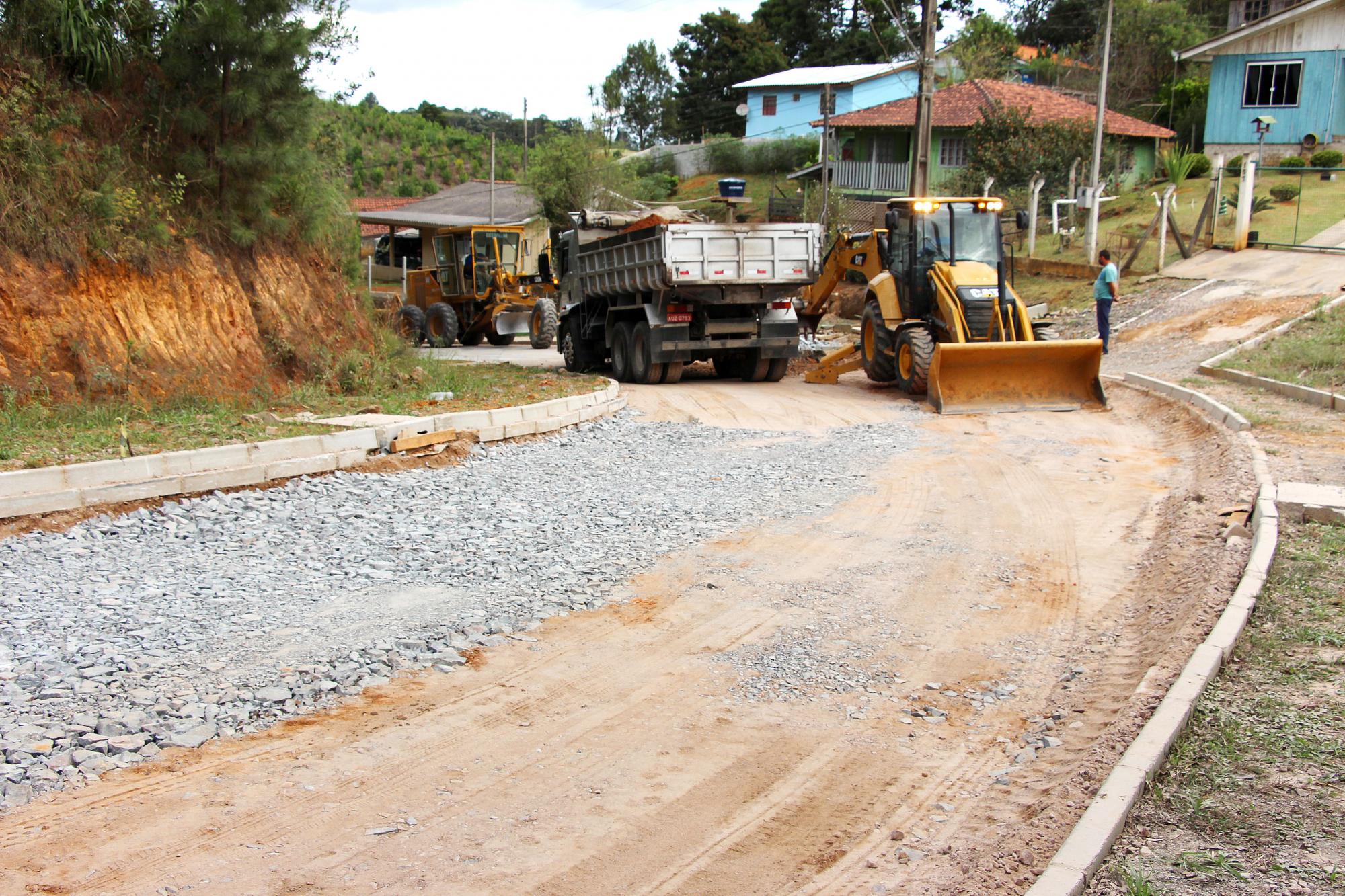 Obras de pavimentação seguem cronograma de trabalho
