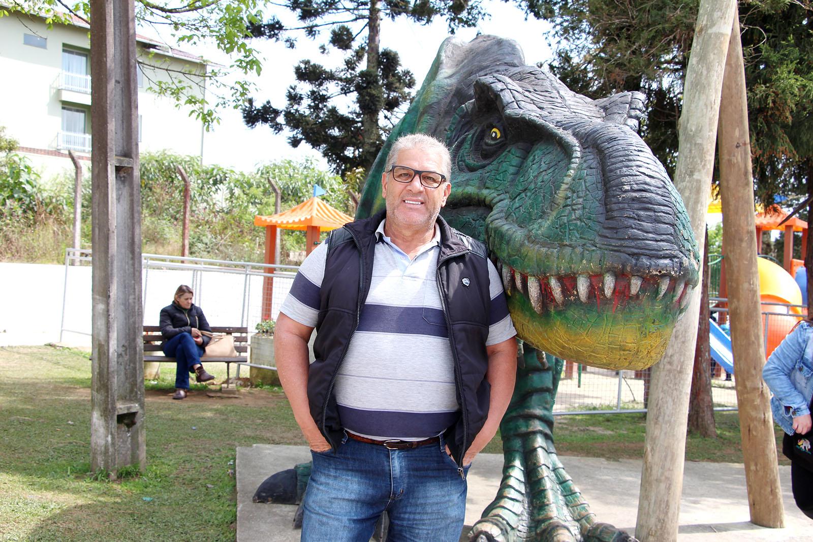 Segue a visitação de estudantes nas Praças da Paz e Pioneiros 