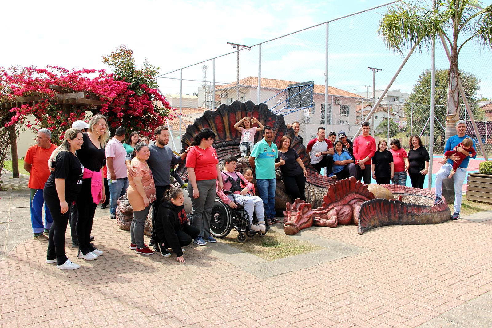 Segue a visitação de estudantes nas Praças da Paz e Pioneiros 