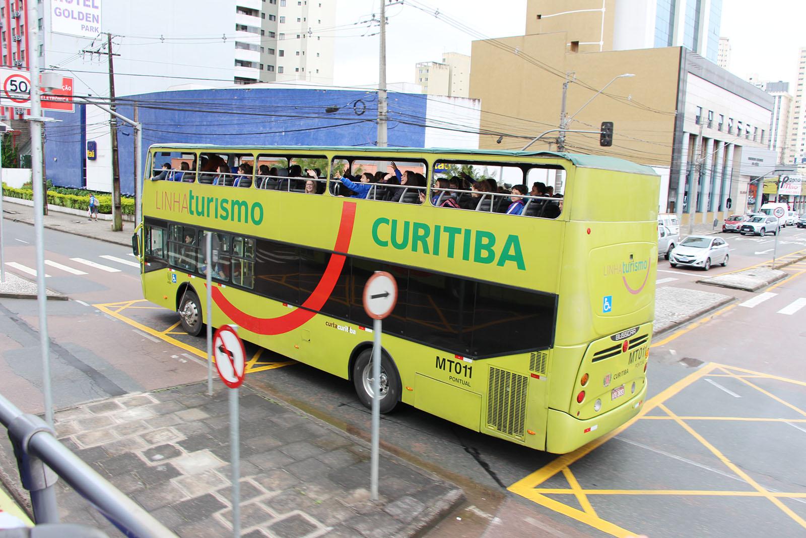 Estudantes conhecem pontos turísticos de Curitiba