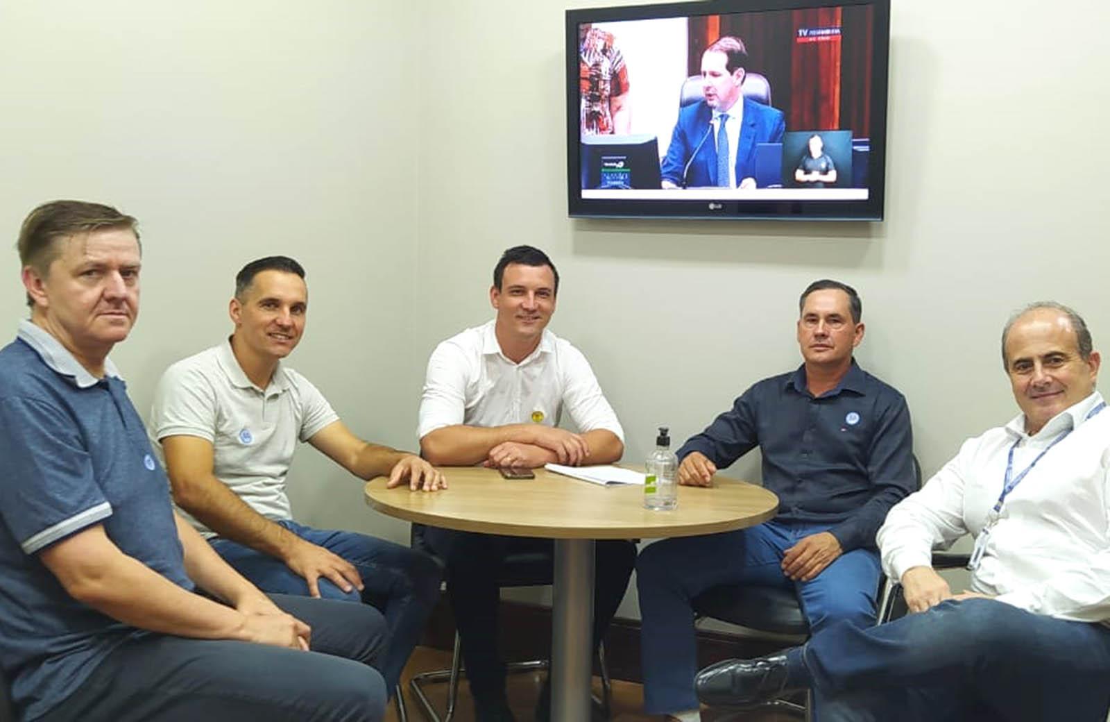 Na capital, prefeito detalha importantes obras para Piên