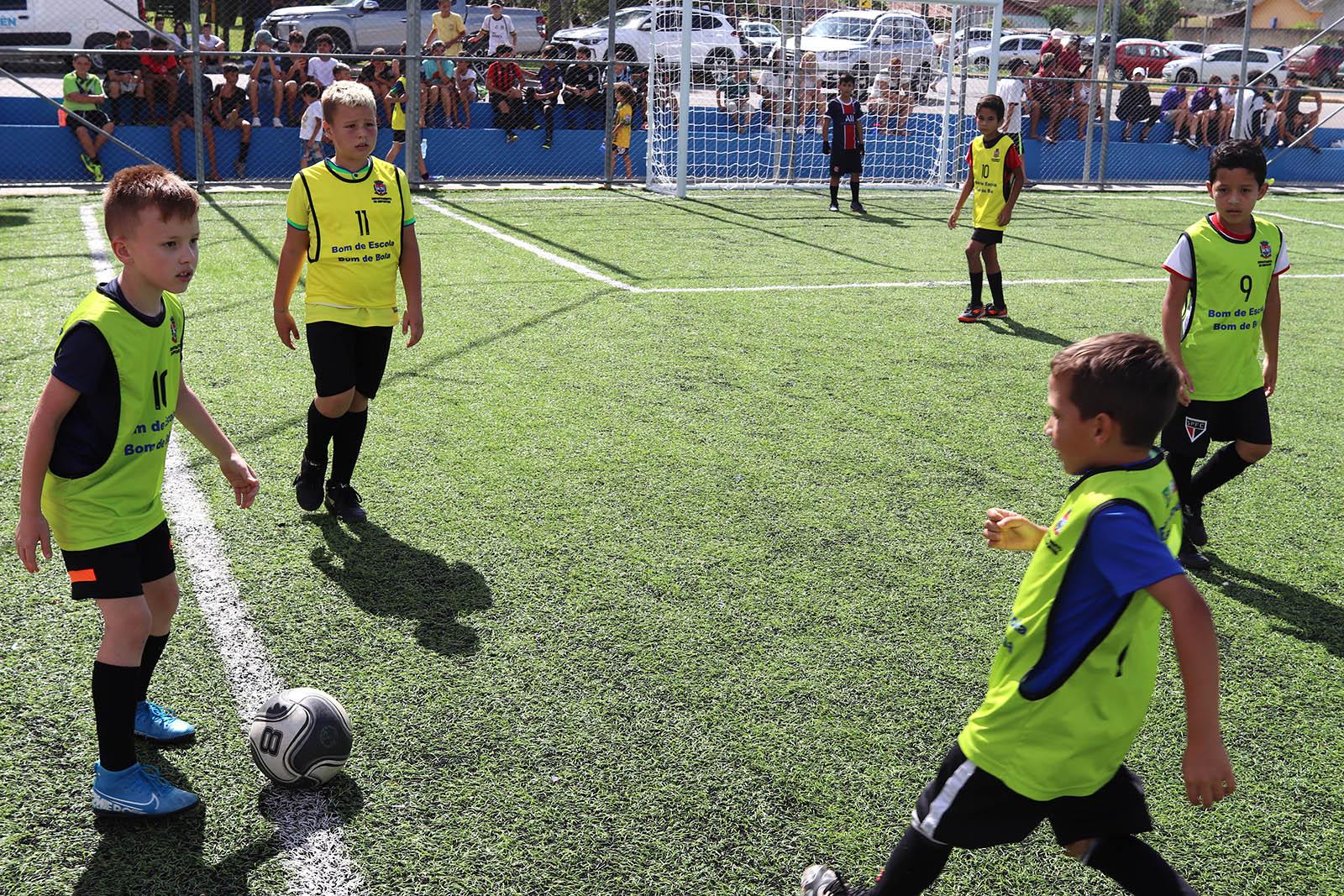 Campo Society Nêne Pires é entregue para a comunidade