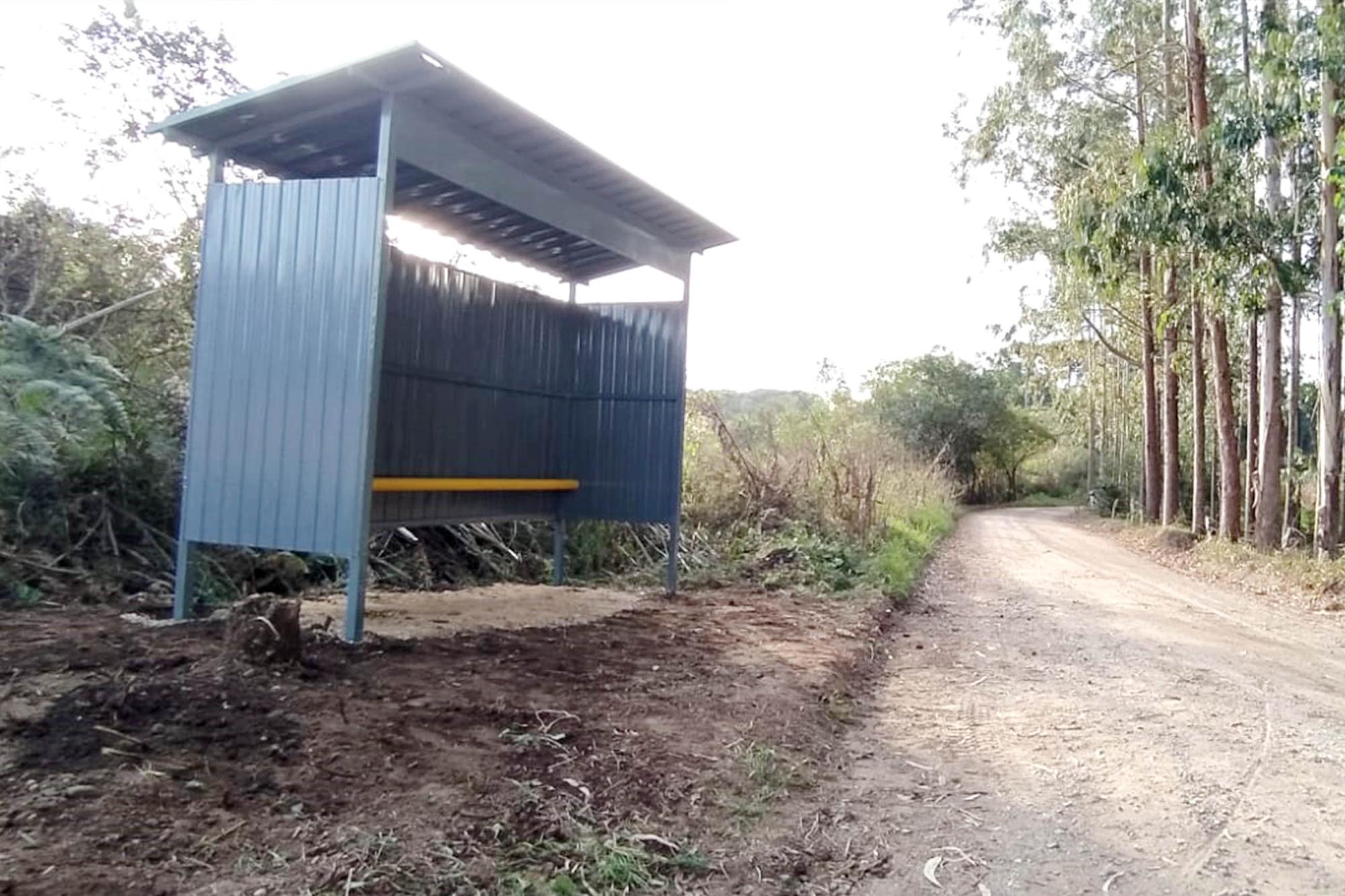 11 novos pontos de ônibus estão sendo instalados em Piên