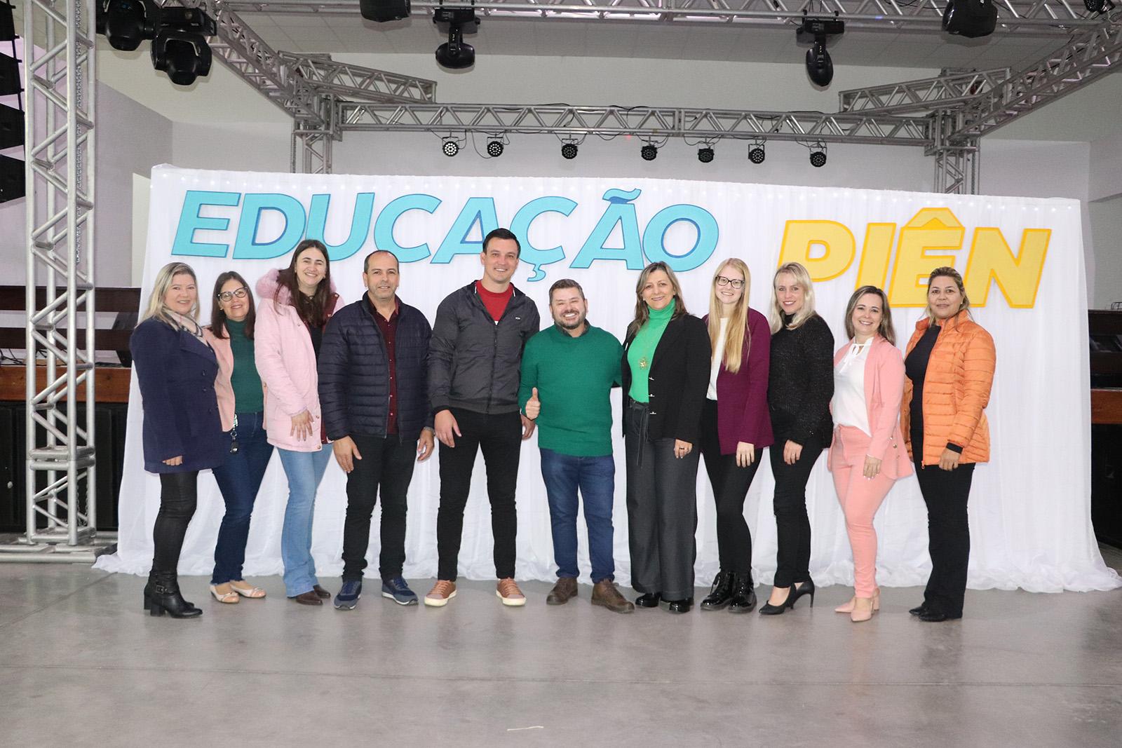 Semana pedagógica contou com palestra de Renato Casagrande