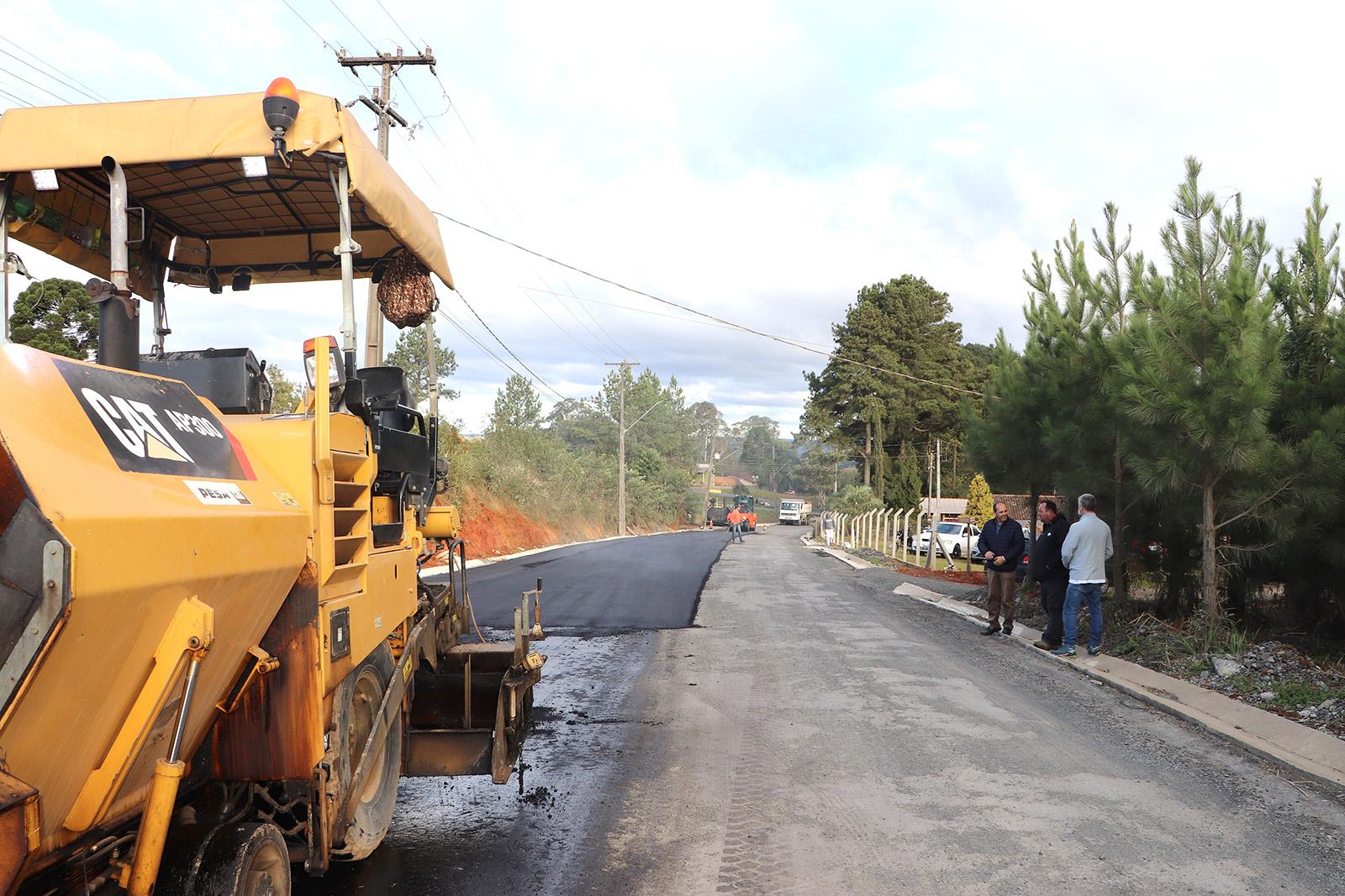 Obras de pavimentação a todo vapor