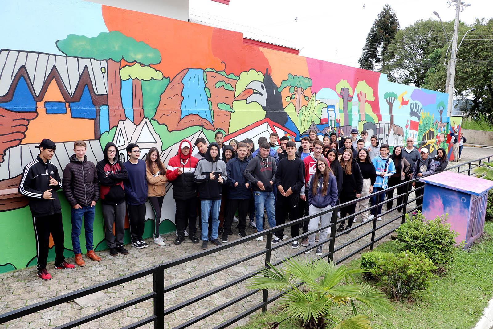 Grafite em Piên reflete ação de cidade educadora