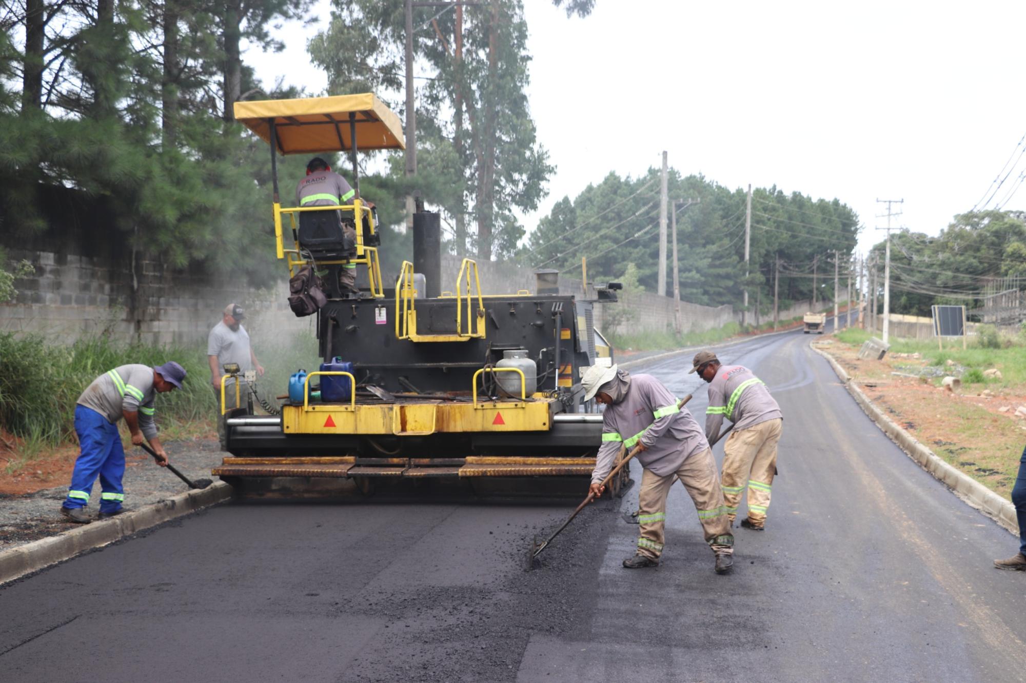 Iniciada a aplicação de asfalto em Gramados