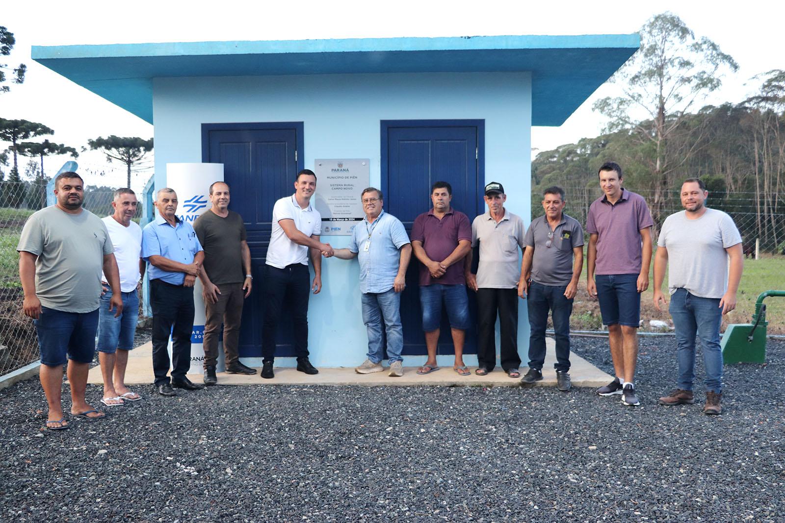 Piên inaugura sistemas de água e anuncia pavimentações