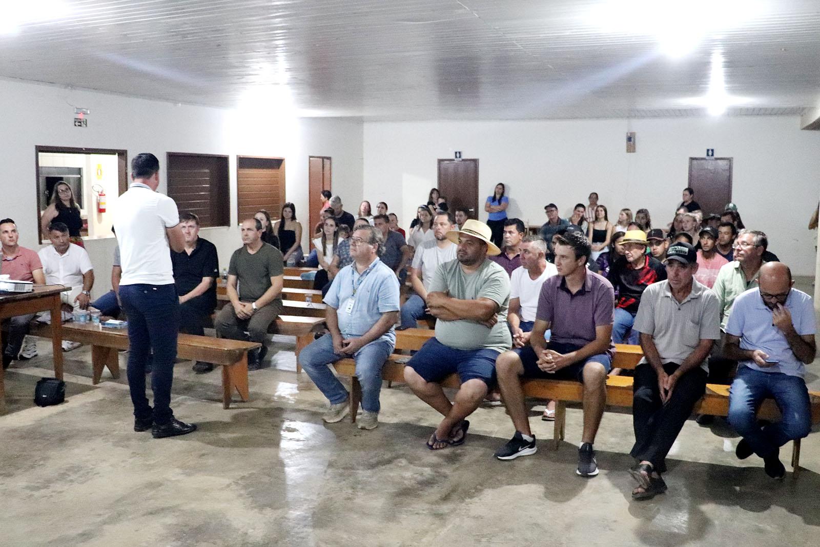 Piên inaugura sistemas de água e anuncia pavimentações