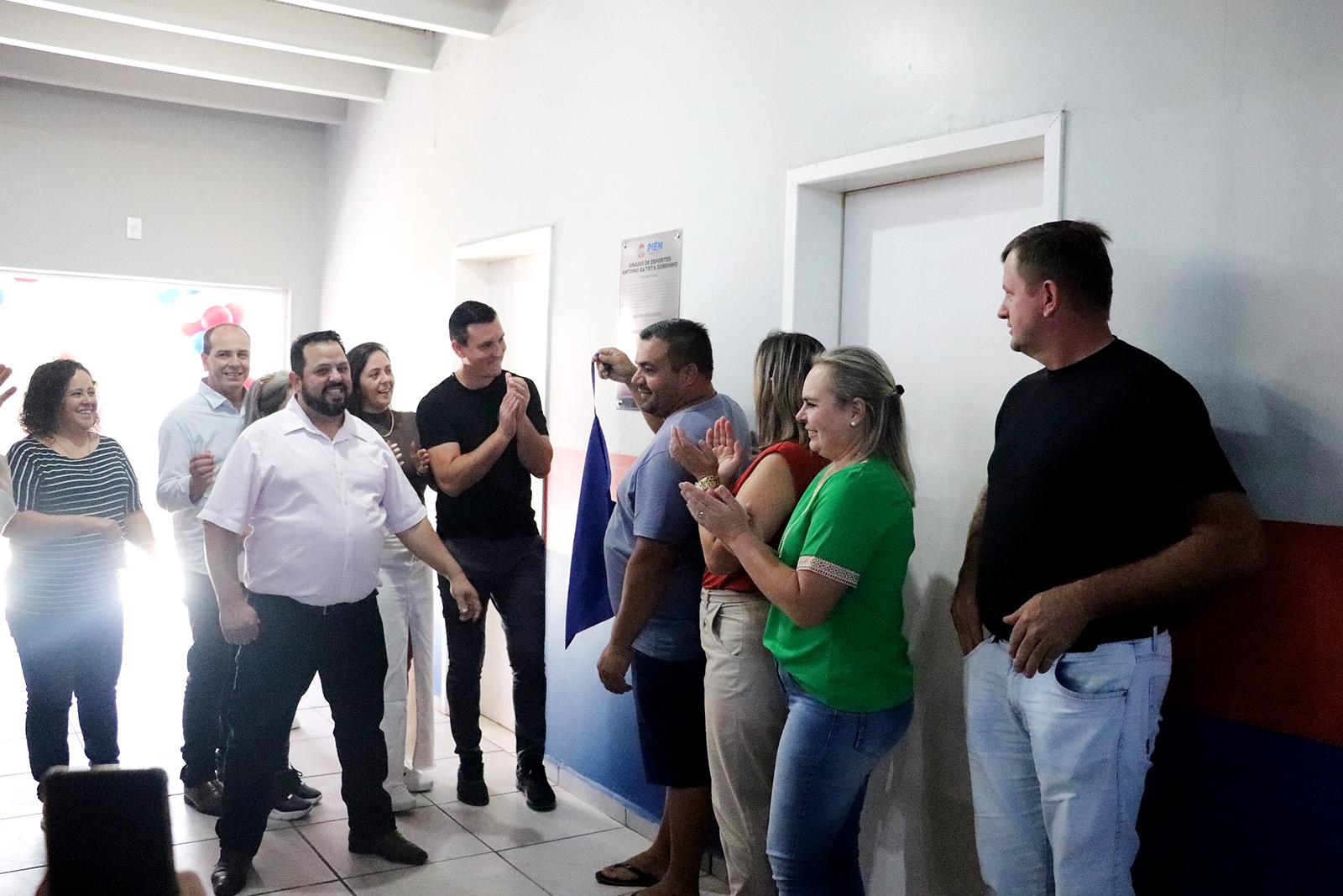 Comunidade de Trigolândia recebe ginásio totalmente reformado 