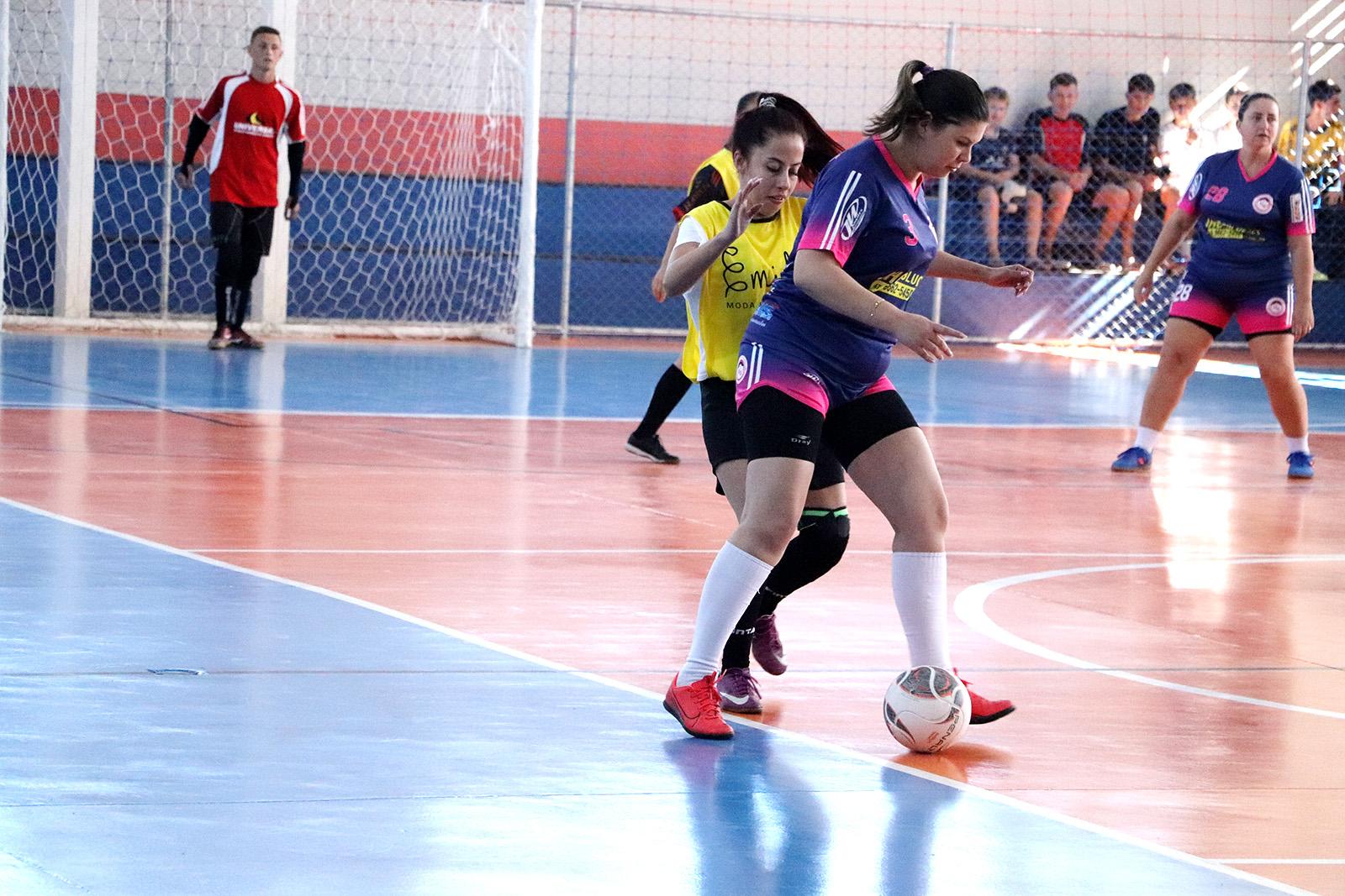 Comunidade de Trigolândia recebe ginásio totalmente reformado 