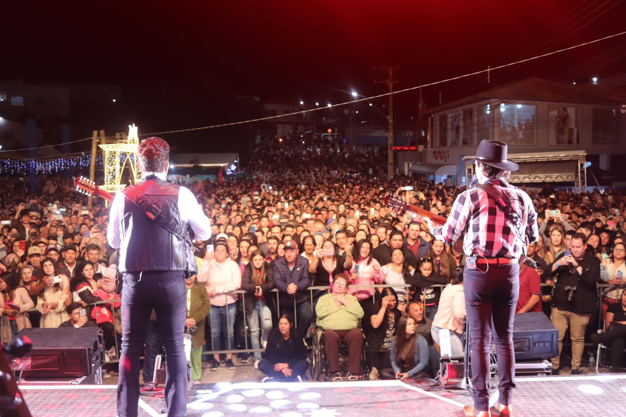 Abertura do Natal Luz de Piên será dia 22 e contará com show nacional de Rio Negro e Solimões
