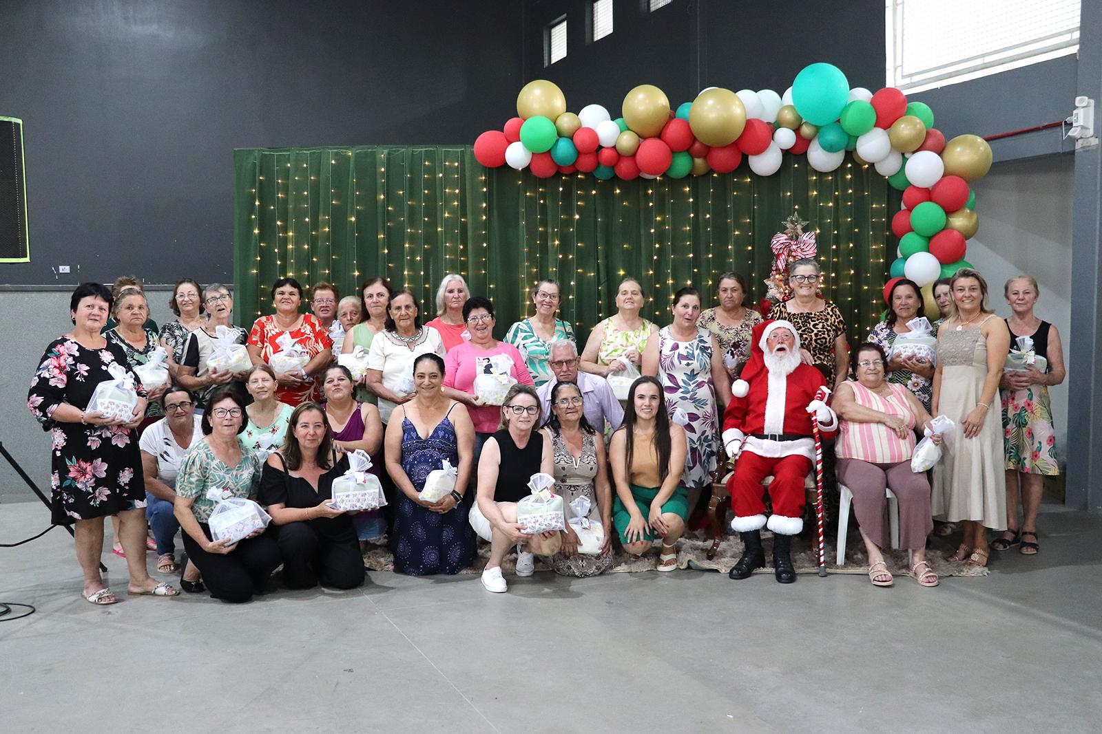 Prefeitura de Piên promove confraternização para a terceira idade com palestra e atividades especiais 