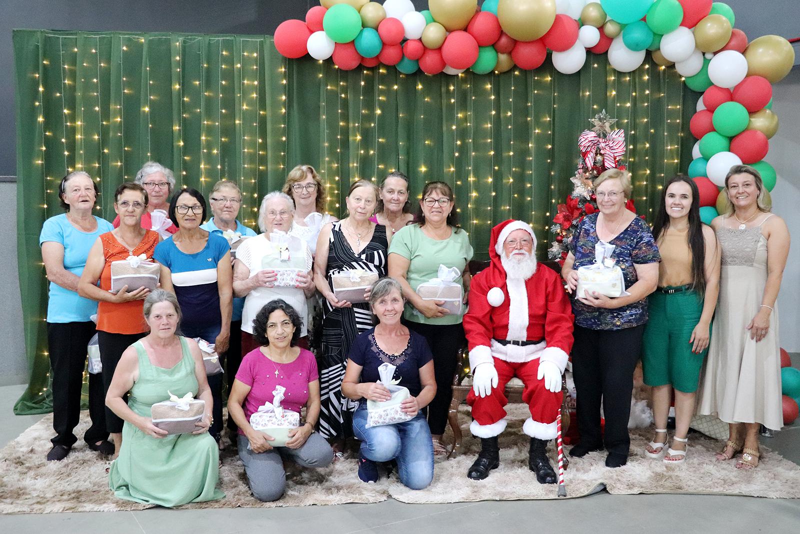 Prefeitura de Piên promove confraternização para a terceira idade com palestra e atividades especiais 