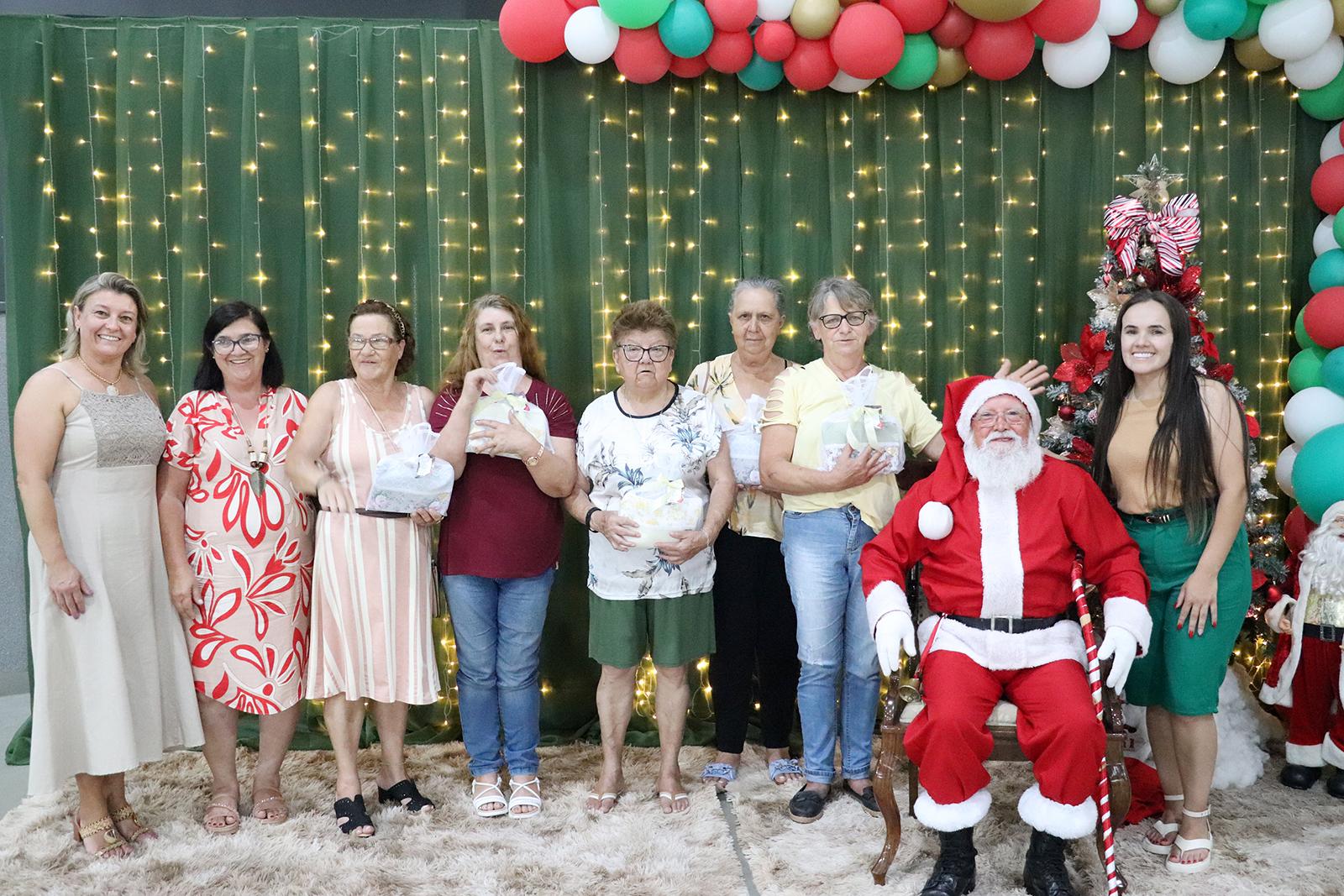 Prefeitura de Piên promove confraternização para a terceira idade com palestra e atividades especiais 