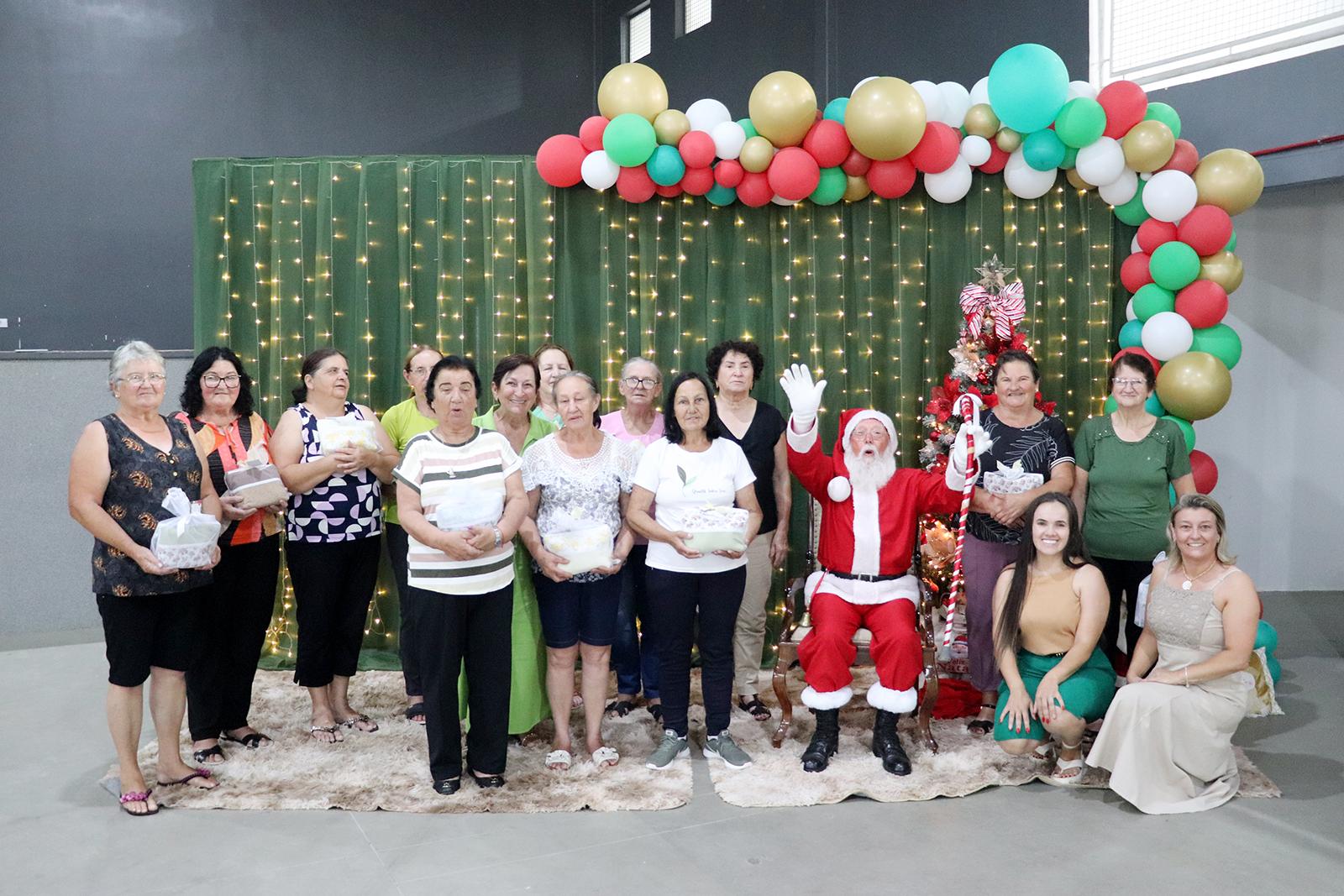 Prefeitura de Piên promove confraternização para a terceira idade com palestra e atividades especiais 