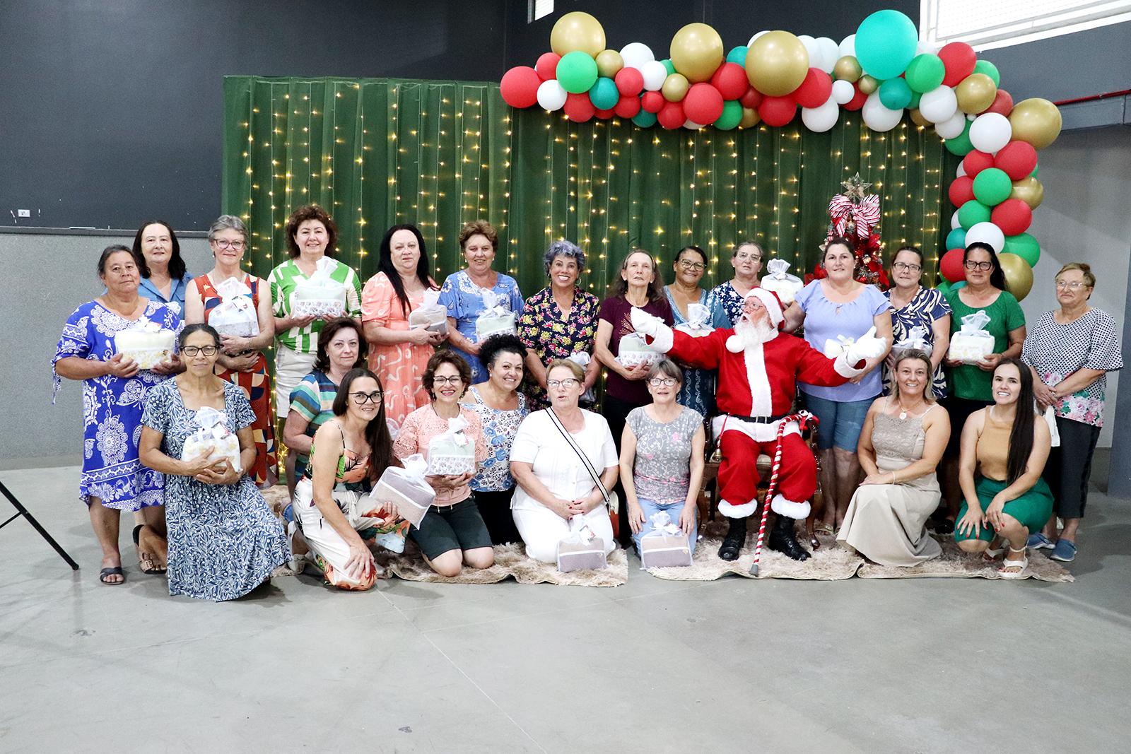 Prefeitura de Piên promove confraternização para a terceira idade com palestra e atividades especiais 