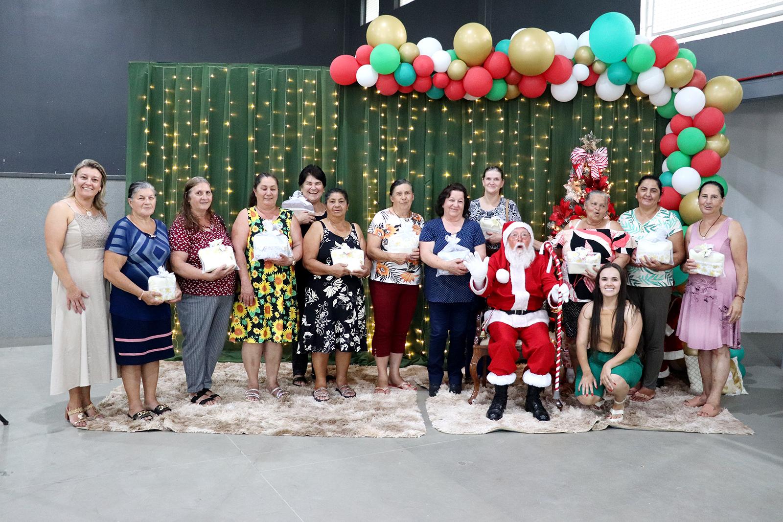 Prefeitura de Piên promove confraternização para a terceira idade com palestra e atividades especiais 