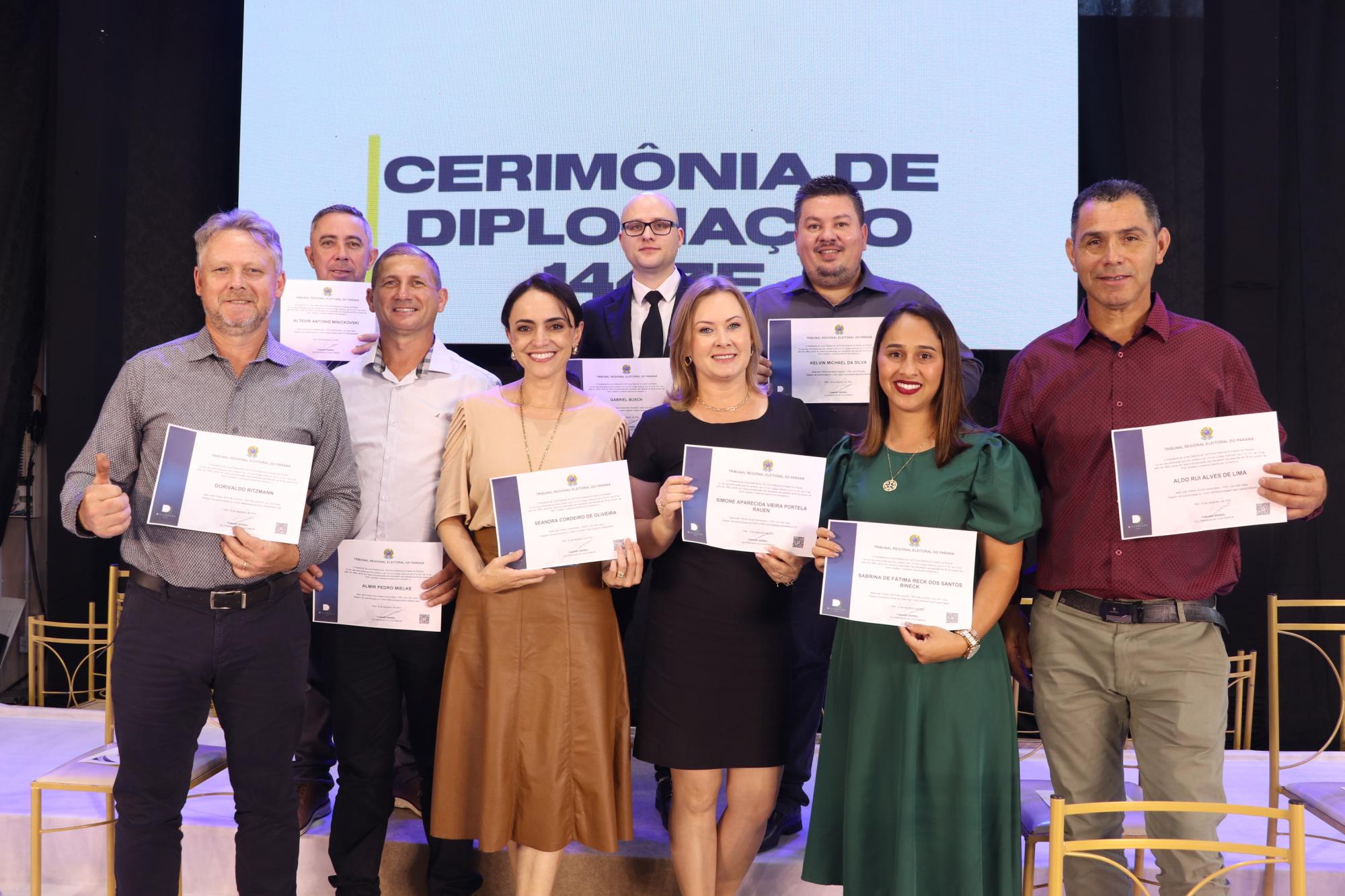 Prefeito e vice são diplomados para o mandato 2025-2028 Prefeito e vice são diplomados para o mandato 2025-2028