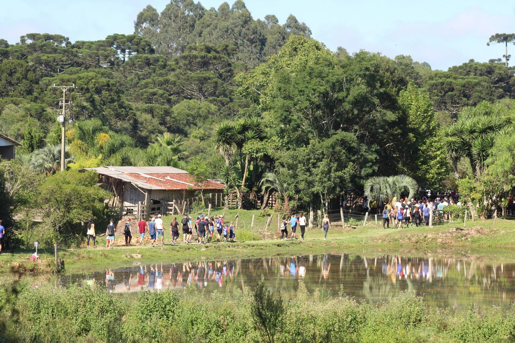 Mais de 1.500 pessoas na Caminhada na Natureza de Piên 
