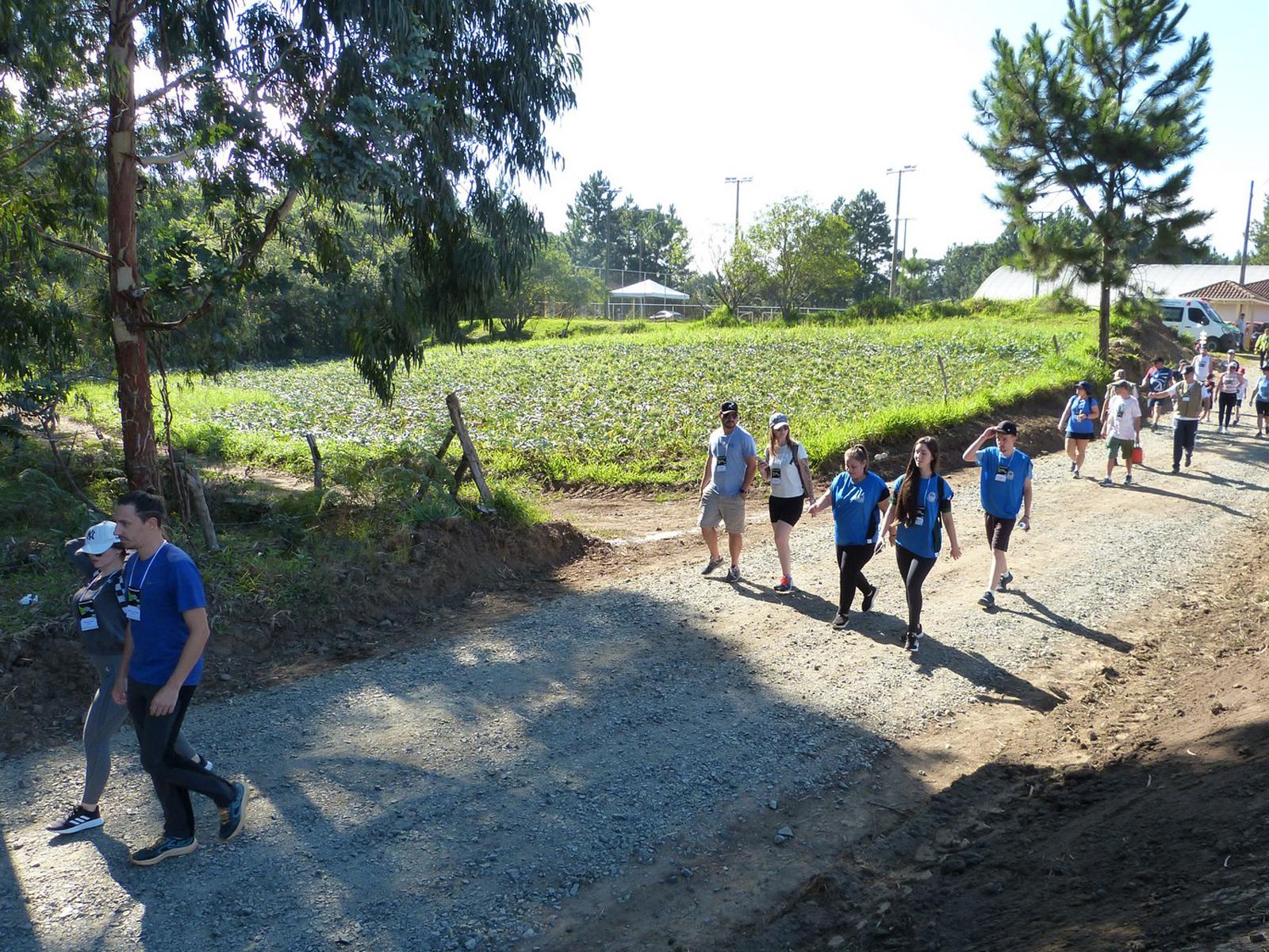 Mais de 1.500 pessoas na Caminhada na Natureza de Piên 