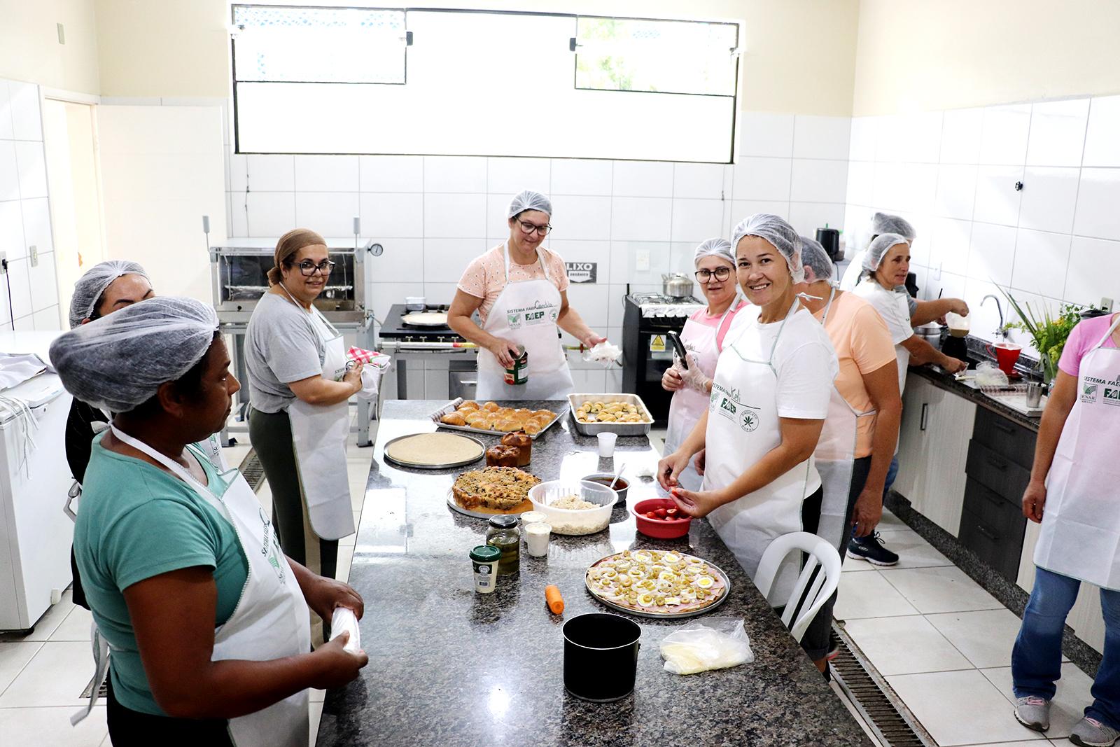 Curso de panificação capacita mulheres em Piên e incentiva geração de renda