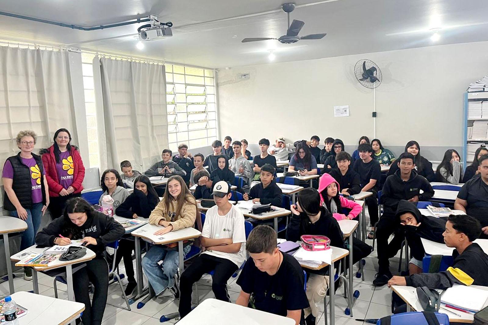 CRAS de Piên promove ações do Maio Laranja de combate à violência sexual contra crianças e adolescentes CRAS de Piên promove ações do Maio Laranja de combate à violência sexual contra crianças e adolescentes