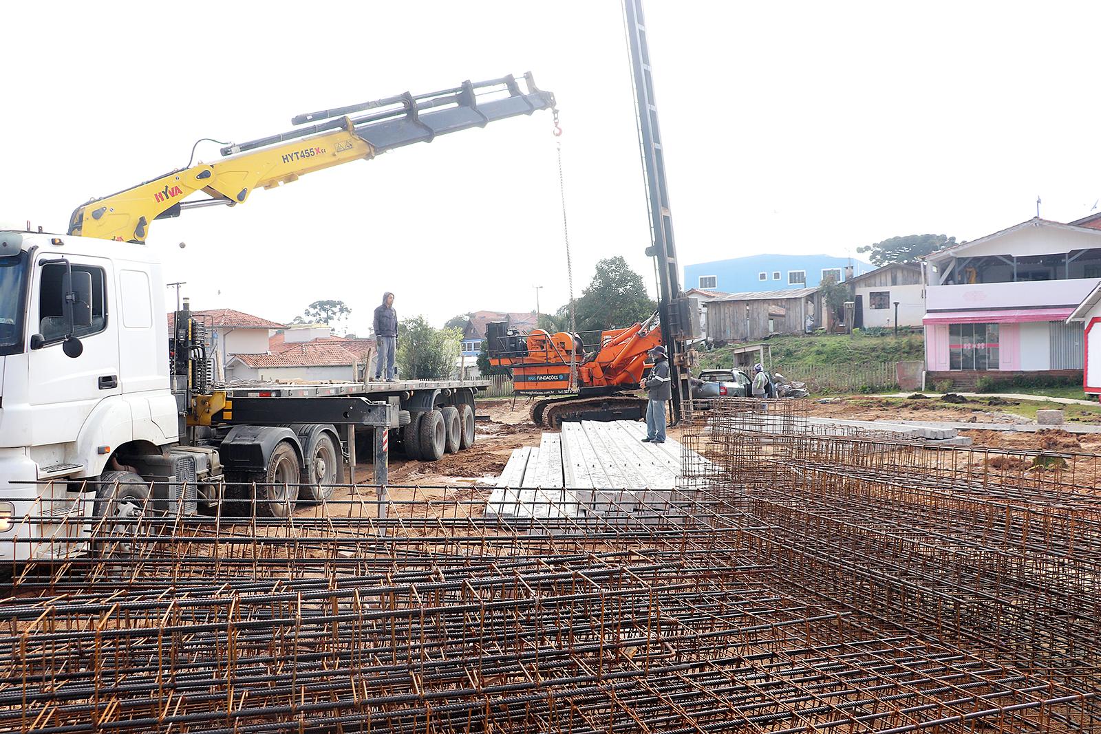 Obra da nova cobertura da Praça da Paz entra em nova etapa com estaqueamento 