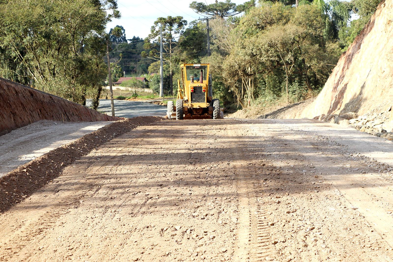 Avança a obra de pavimentação na Campina dos Crespins