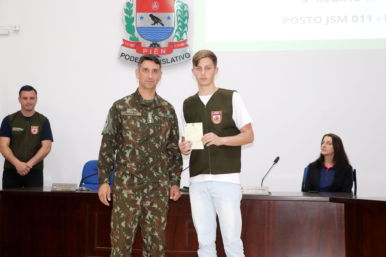 Piên realiza solenidade de juramento à bandeira da classe de 2007