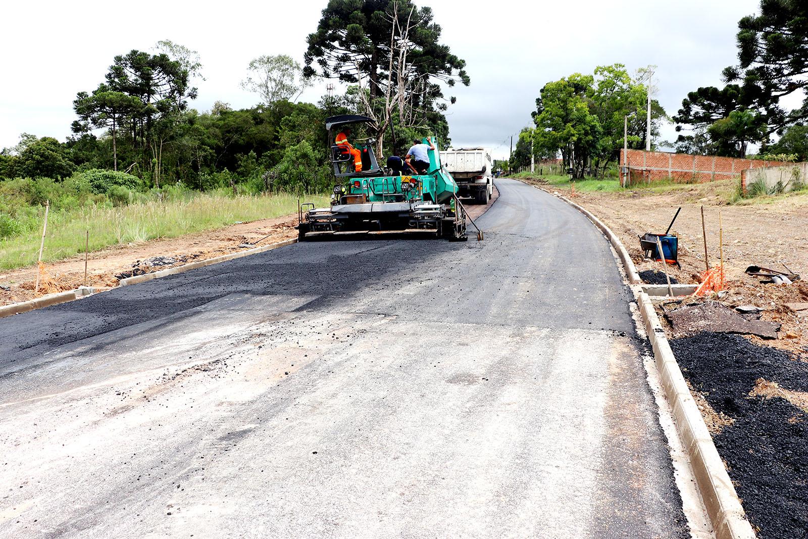 Finalizada a aplicação de asfalto na rua São Paulo