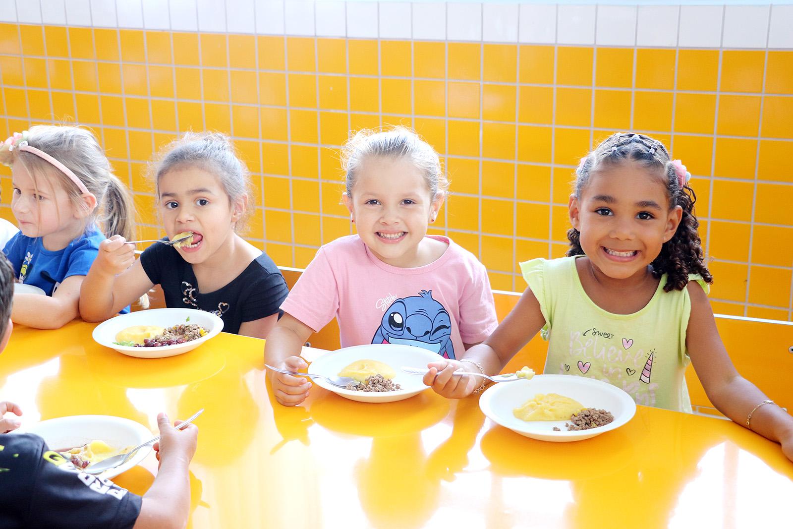 Alimentação escolar de Piên alia qualidade nutricional e fortalecimento da agricultura familiar