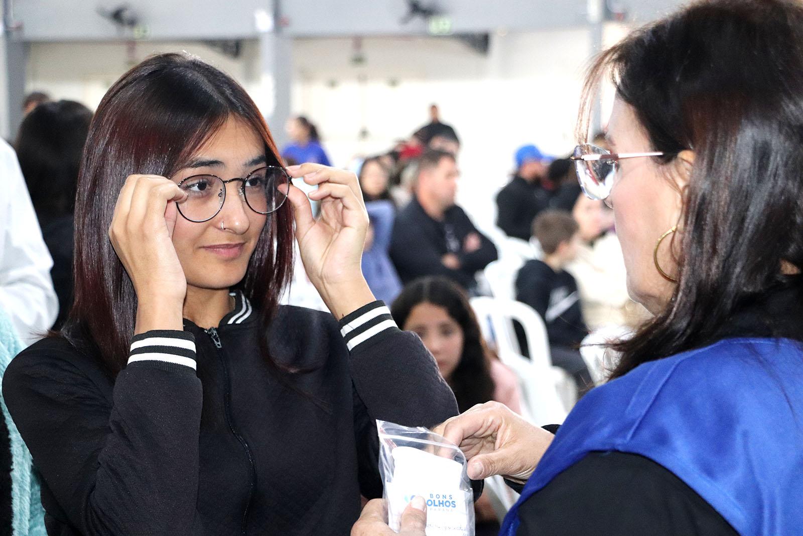 Alunos de Piên recebem óculos gratuitos pelo Programa Bons Olhos Paraná Alunos de Piên recebem óculos gratuitos pelo Programa Bons Olhos Paraná