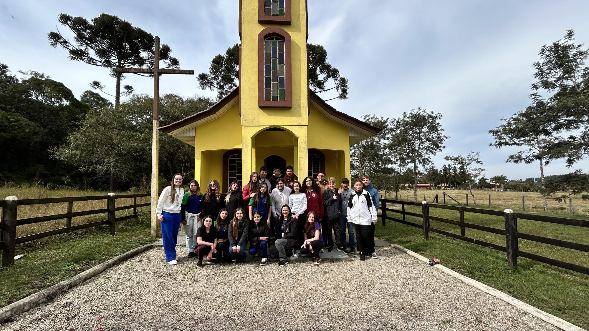 Clube do Livro promove atividade externa e fortalece saúde mental de adolescentes Clube do Livro promove atividade externa e fortalece saúde mental de adolescentes