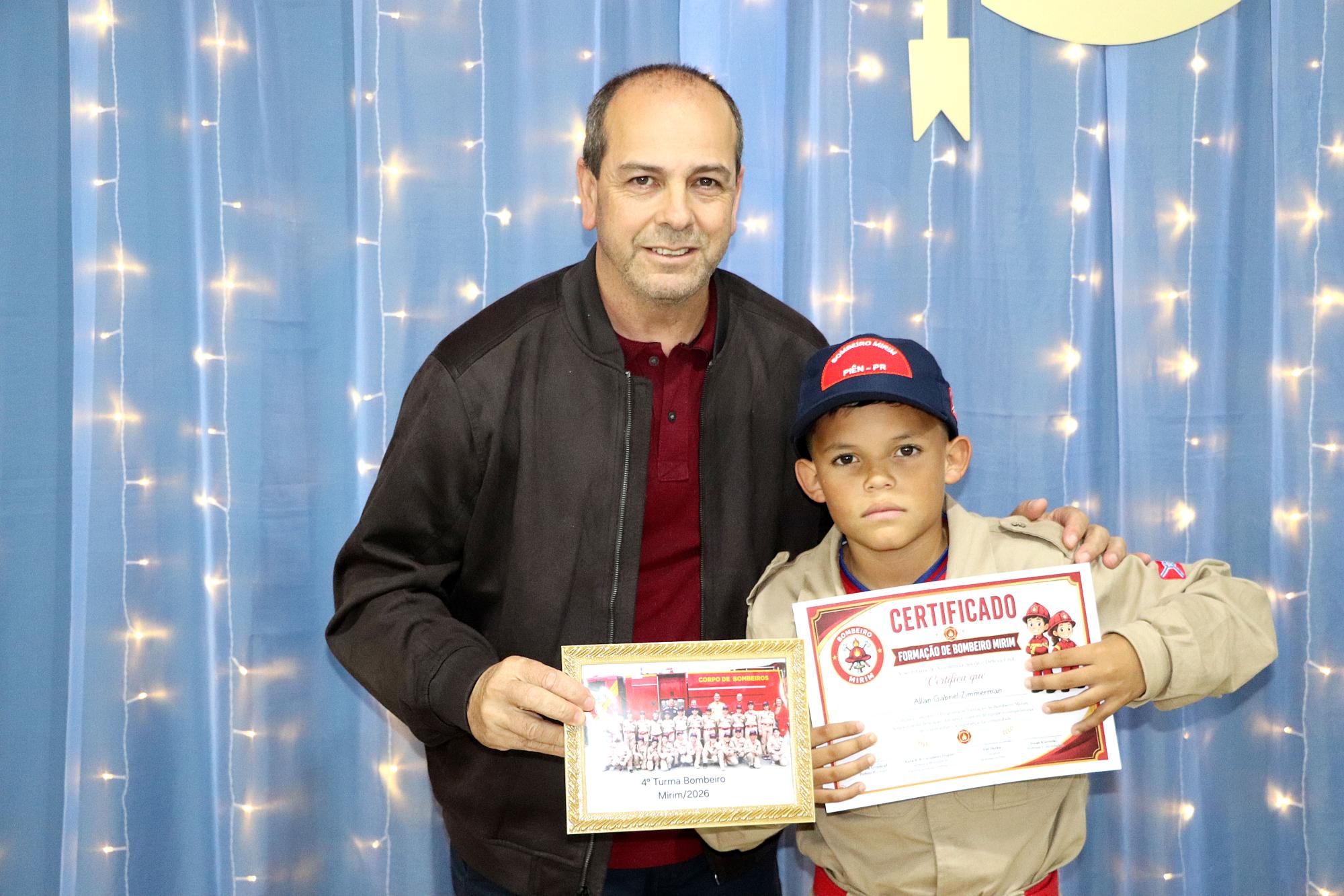 Projeto Bombeiro Mirim forma 25 alunos e reforça valores de cidadania em Piên Projeto Bombeiro Mirim forma 25 alunos e reforça valores de cidadania em Piên