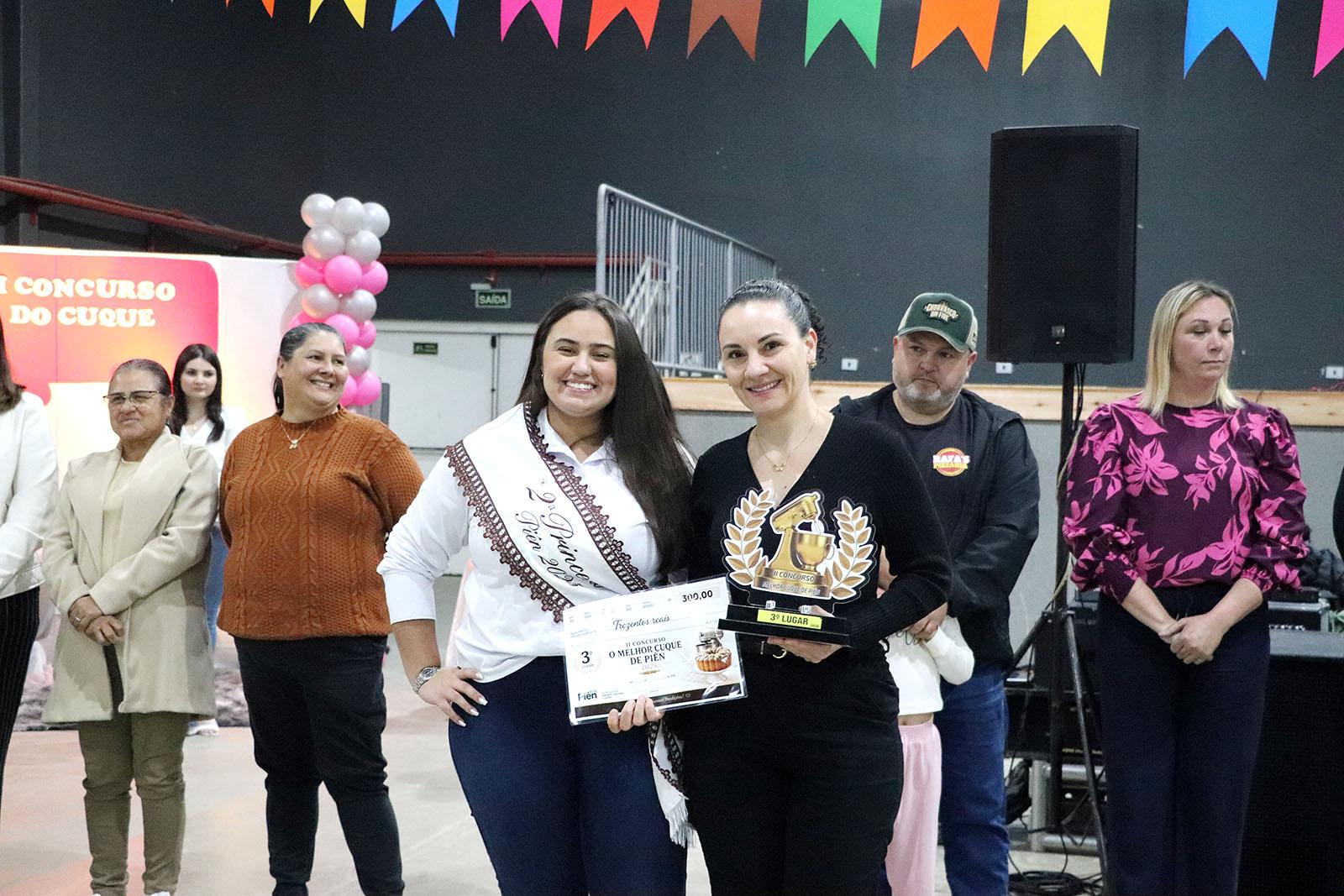 Eliane Aparecida Buba Sura vence o 2º Concurso de Cuques de Piên Eliane Aparecida Buba Sura vence o 2º Concurso de Cuques de Piên