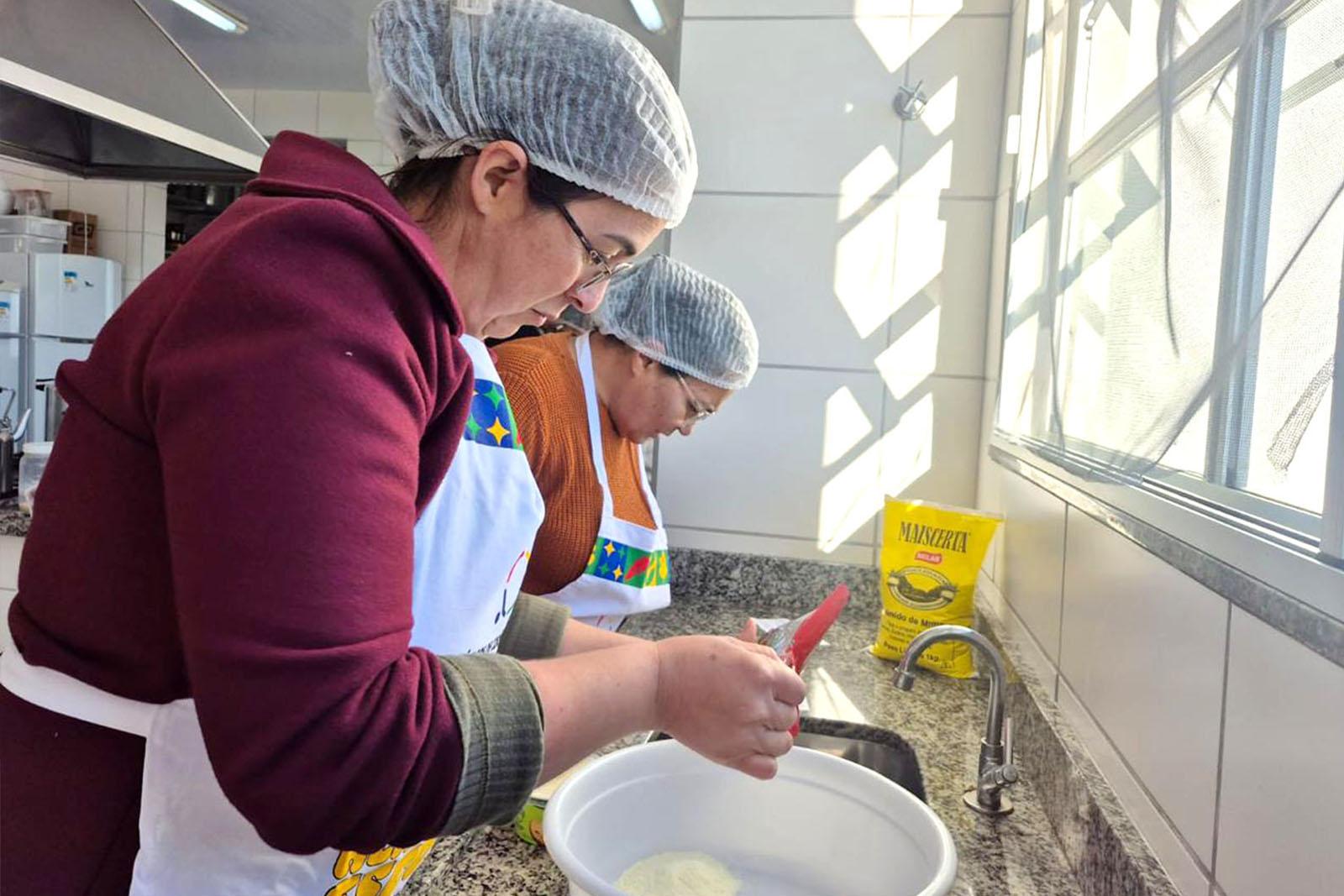 Prefeitura capacita 28 profissionais da alimentação escolar em julho 