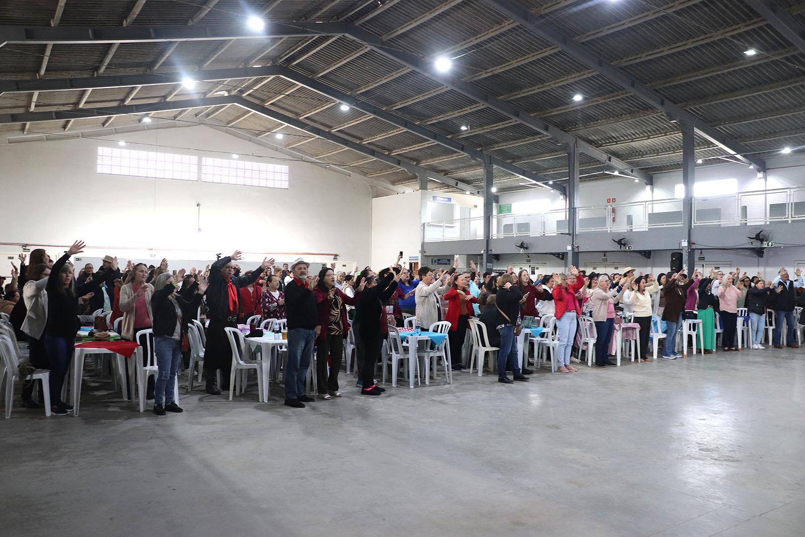 Programa Viva a Maturidade reúne cerca de 700 idosos no Pavilhão de Eventos Programa Viva a Maturidade reúne cerca de 700 idosos no Pavilhão de Eventos