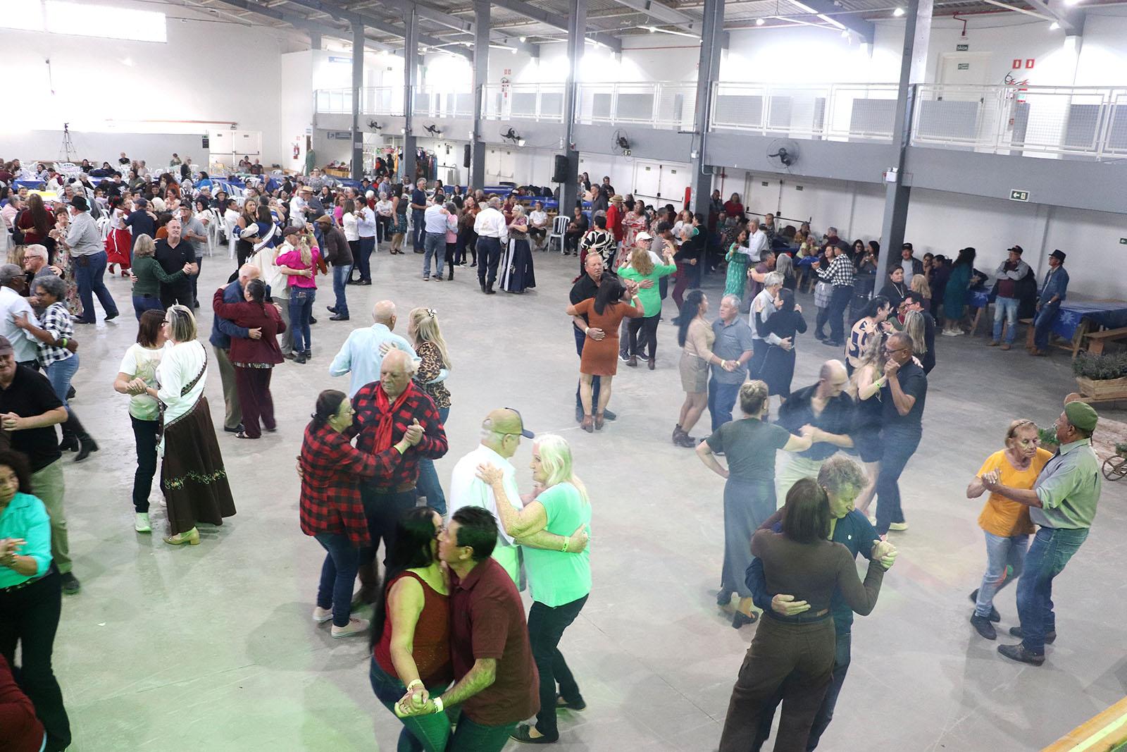 Programa Viva a Maturidade reúne cerca de 700 idosos no Pavilhão de Eventos Programa Viva a Maturidade reúne cerca de 700 idosos no Pavilhão de Eventos