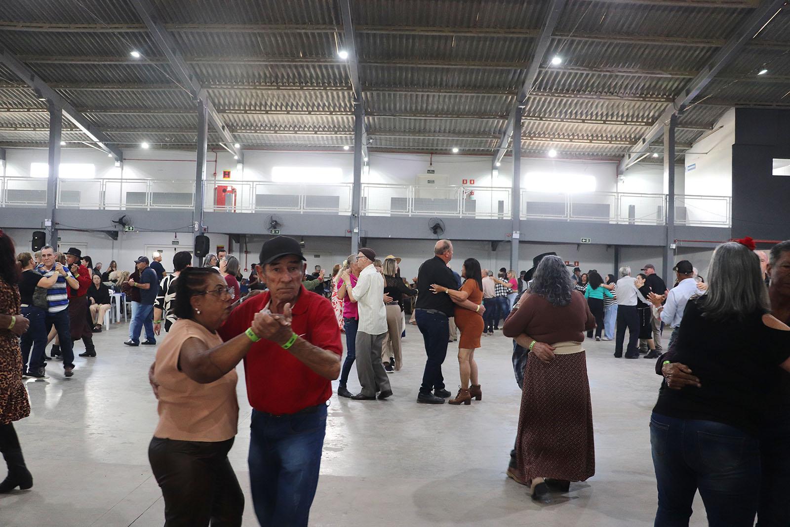 Programa Viva a Maturidade reúne cerca de 700 idosos no Pavilhão de Eventos Programa Viva a Maturidade reúne cerca de 700 idosos no Pavilhão de Eventos