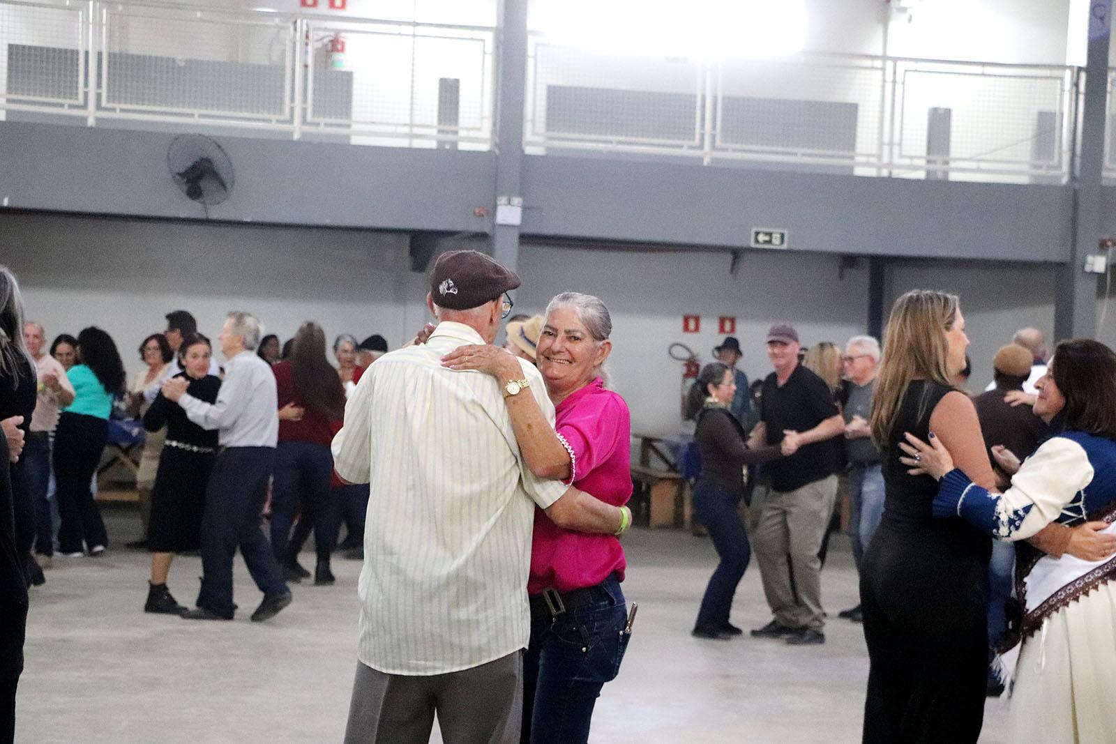 Programa Viva a Maturidade reúne cerca de 700 idosos no Pavilhão de Eventos Programa Viva a Maturidade reúne cerca de 700 idosos no Pavilhão de Eventos