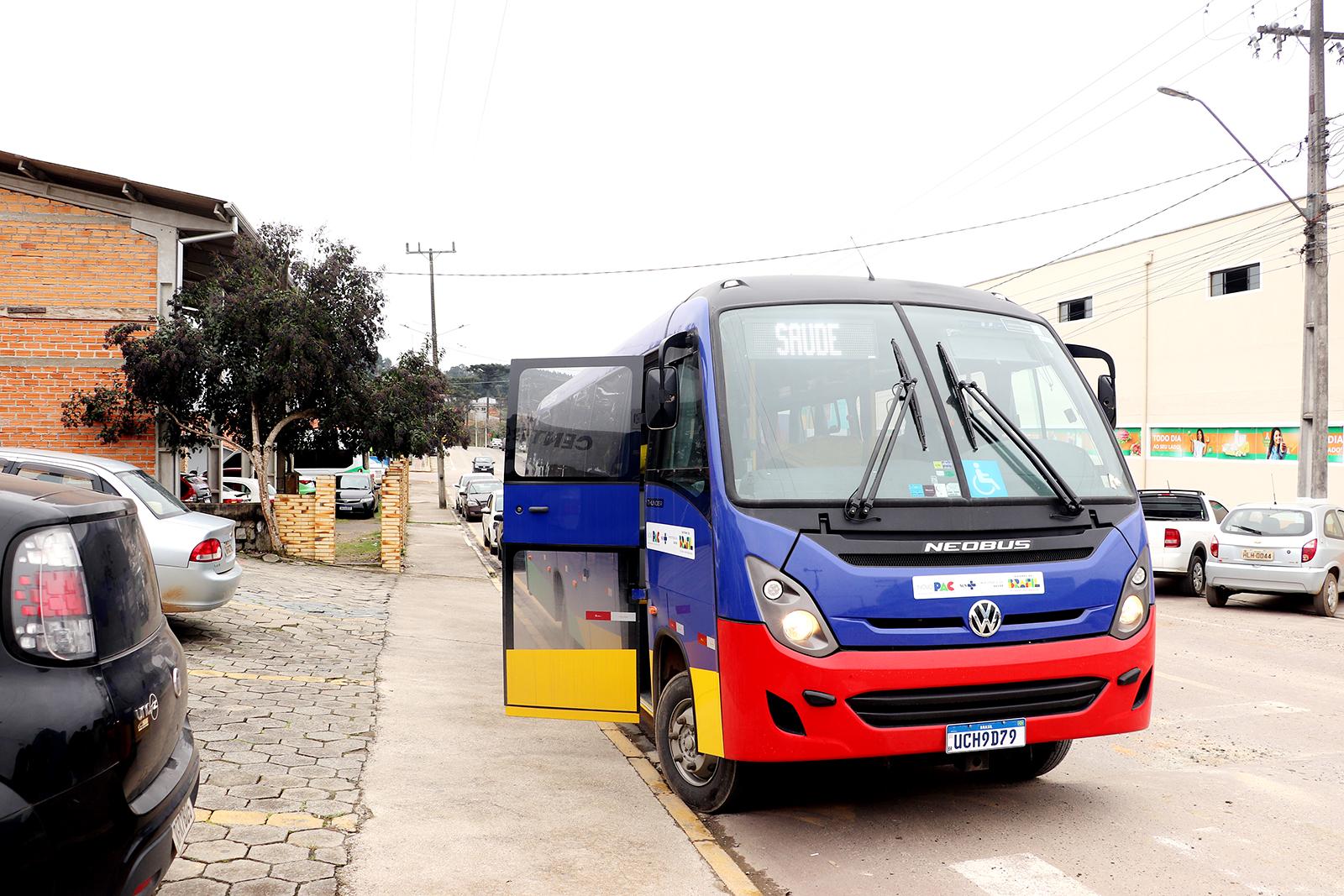 Saúde ganha reforço com ônibus para transporte de pacientes a hospitais da Região Metropolitana Saúde ganha reforço com ônibus para transporte de pacientes a hospitais da Região Metropolitana