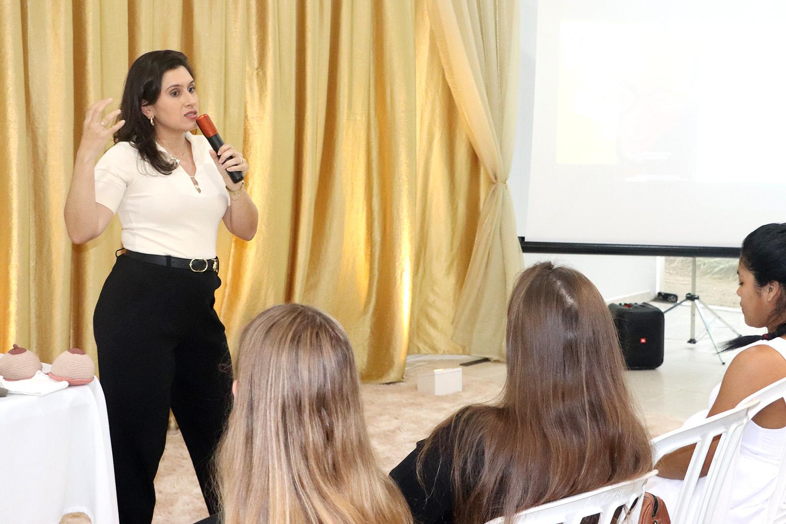Agosto Dourado reúne famílias em momento de orientação e incentivo à amamentação Agosto Dourado reúne famílias em momento de orientação e incentivo à amamentação