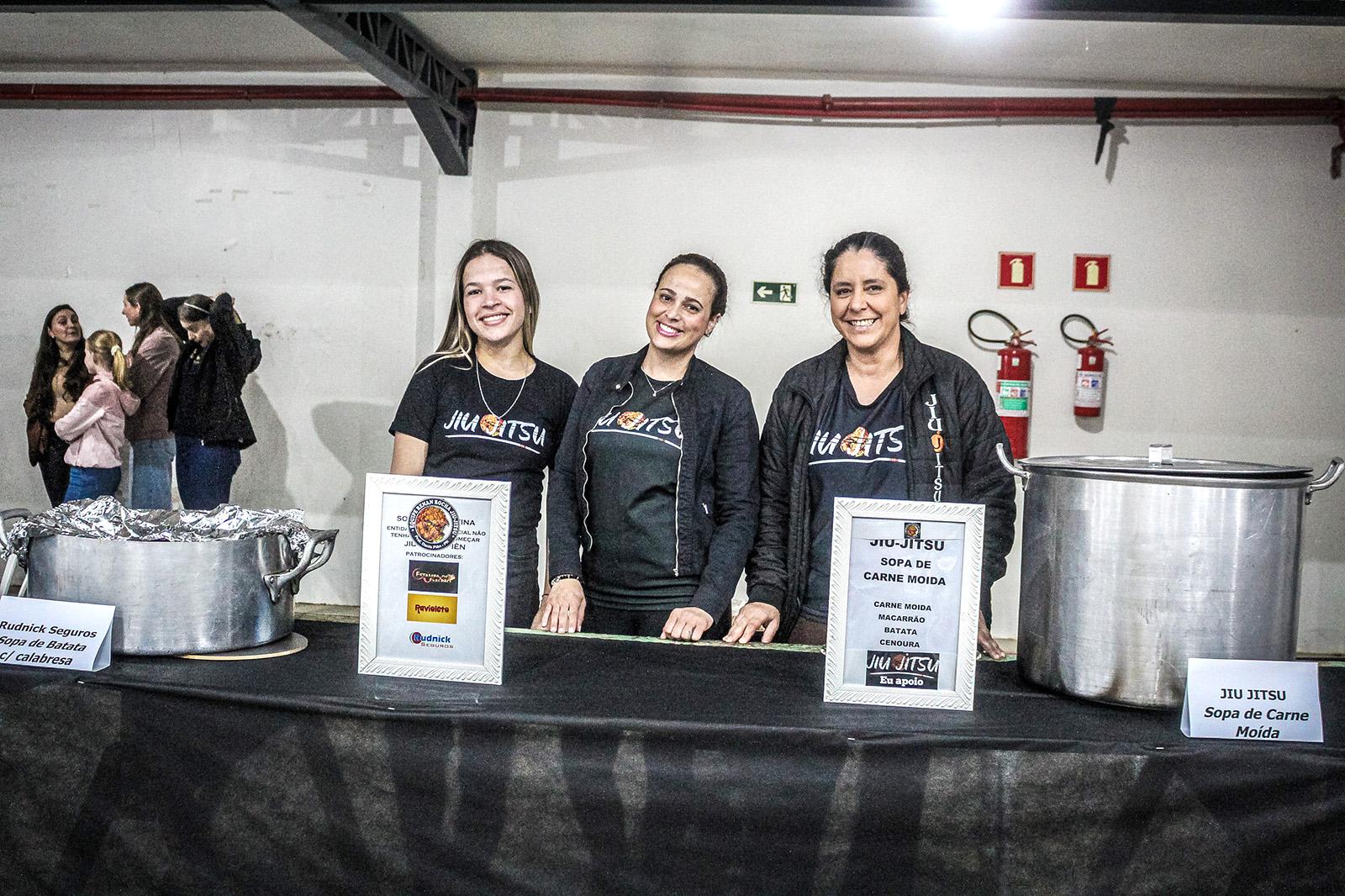 Sopa Solidária reúne comunidade e vende cerca de 800 cartões em Piên Sopa Solidária reúne comunidade e vende cerca de 800 cartões em Piên