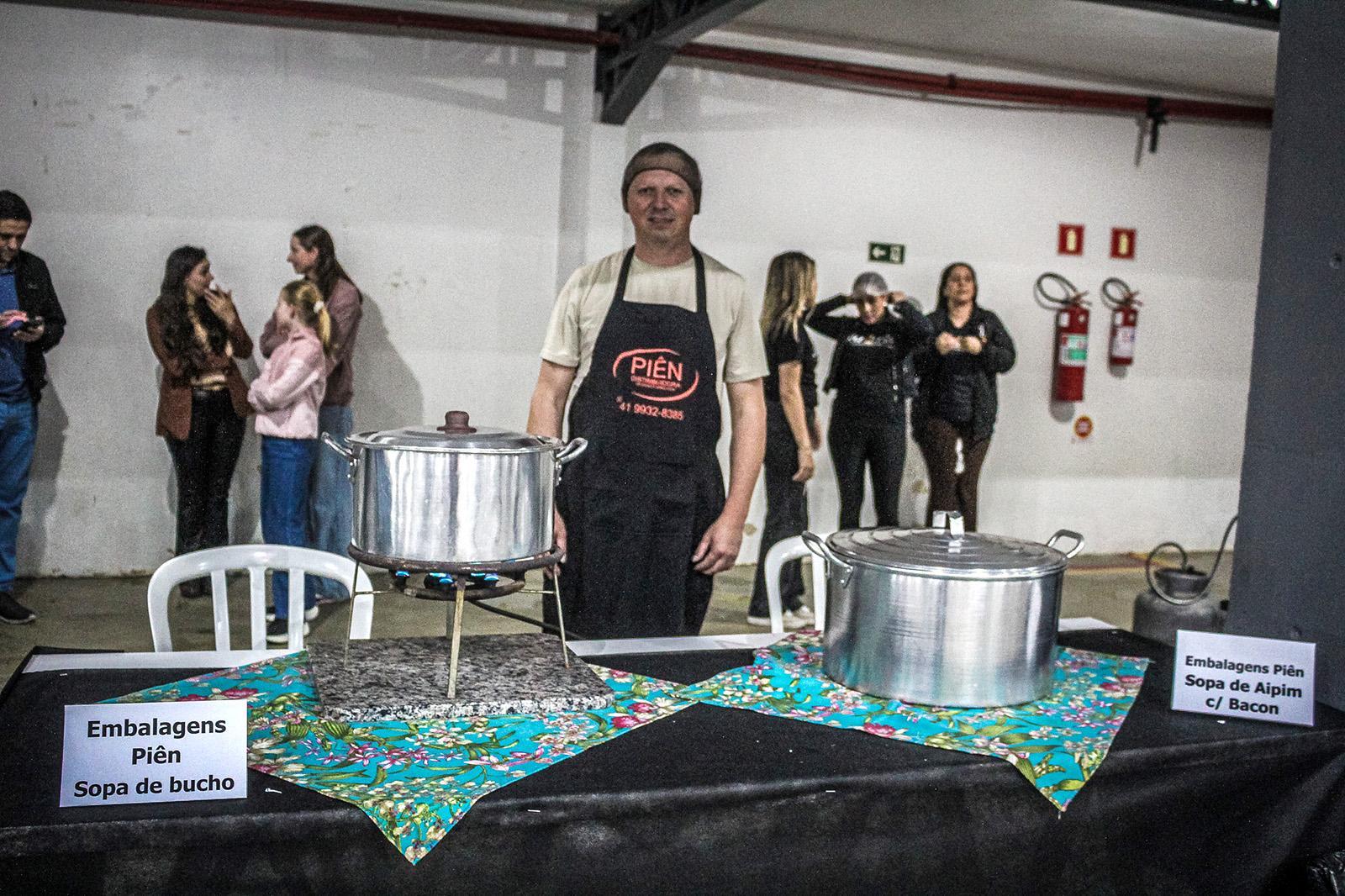 Sopa Solidária reúne comunidade e vende cerca de 800 cartões em Piên Sopa Solidária reúne comunidade e vende cerca de 800 cartões em Piên
