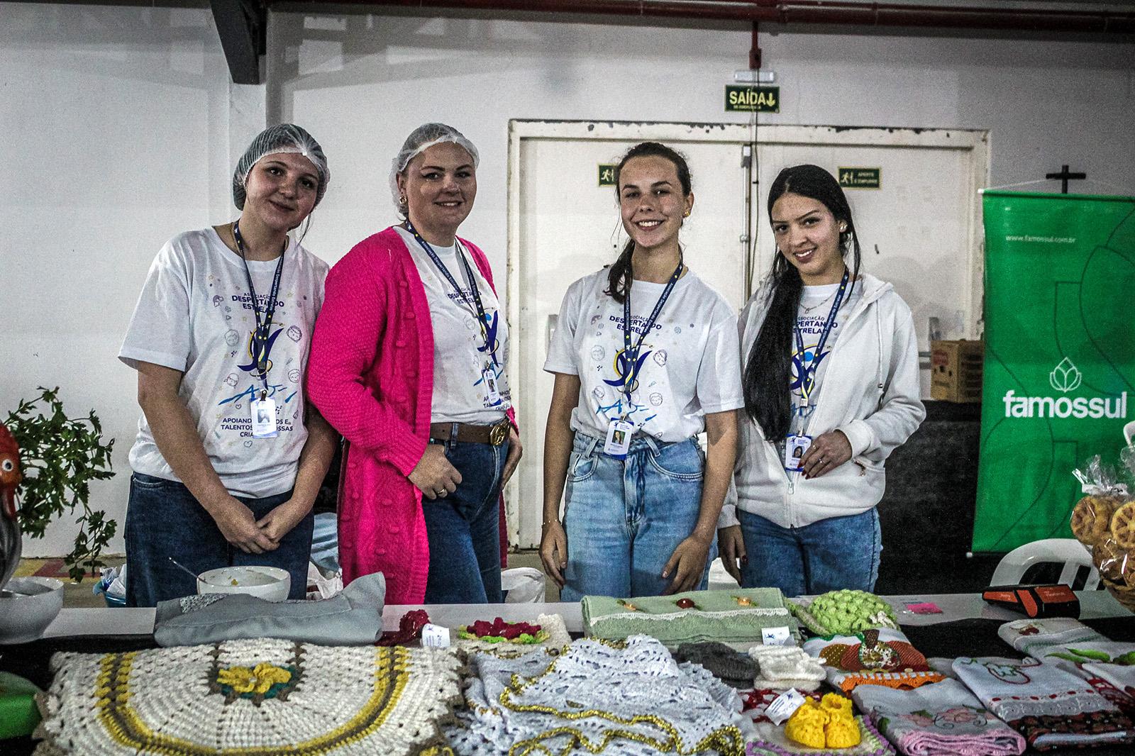 Sopa Solidária reúne comunidade e vende cerca de 800 cartões em Piên Sopa Solidária reúne comunidade e vende cerca de 800 cartões em Piên