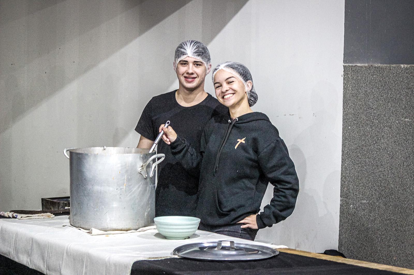 Sopa Solidária reúne comunidade e vende cerca de 800 cartões em Piên Sopa Solidária reúne comunidade e vende cerca de 800 cartões em Piên
