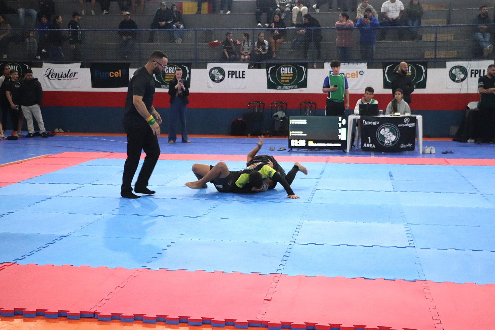Piên sediou competição regional de Luta Livre Esportiva Piên sediou competição regional de Luta Livre Esportiva