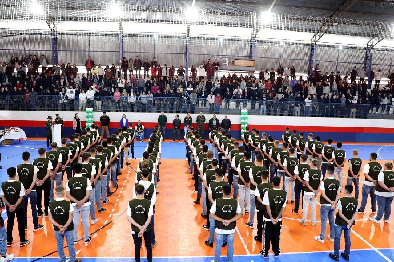 87 jovens participam de cerimônia de Dispensa Militar
