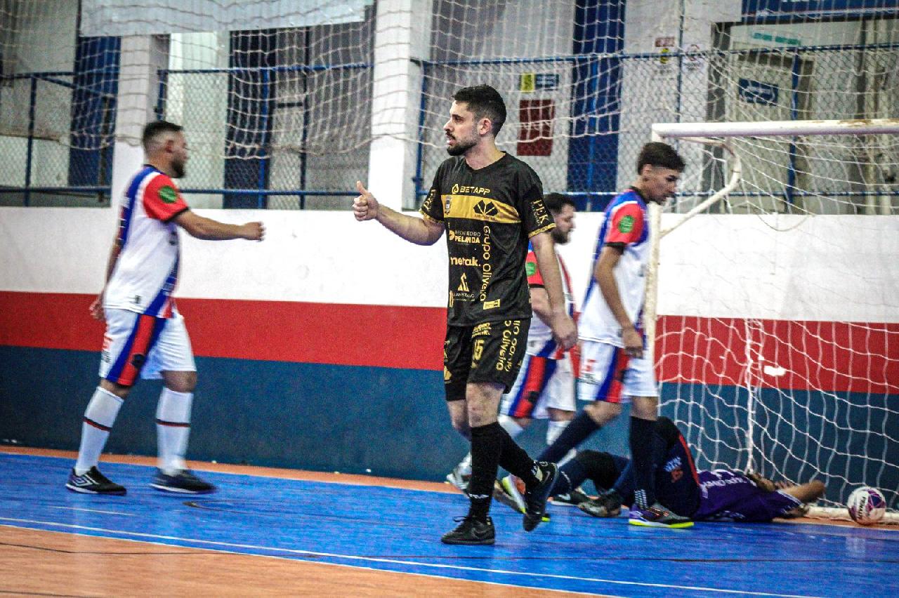 Abertura do Futsal Livre de Piên é marcada por goleadas